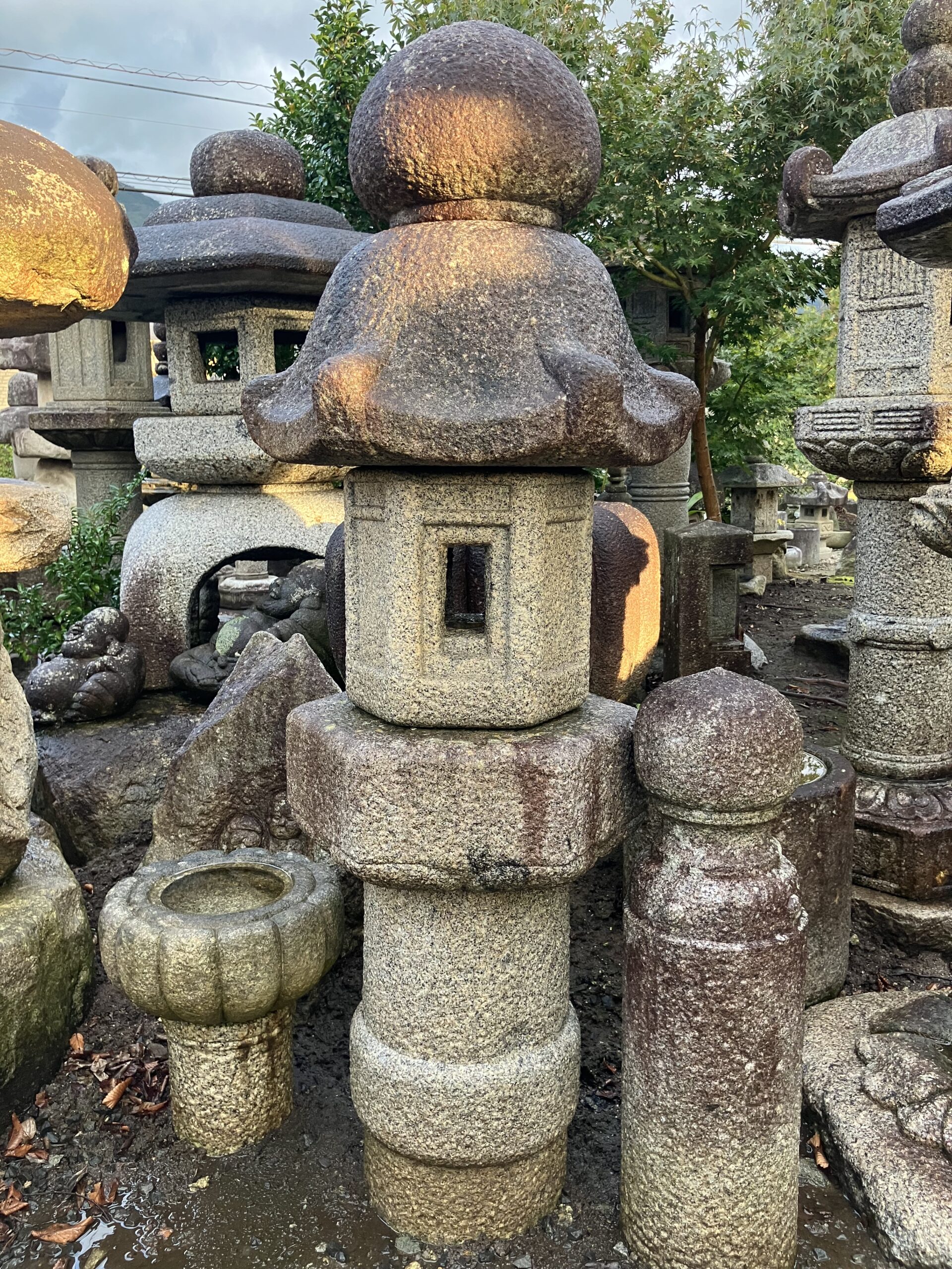 光悦形生込灯籠