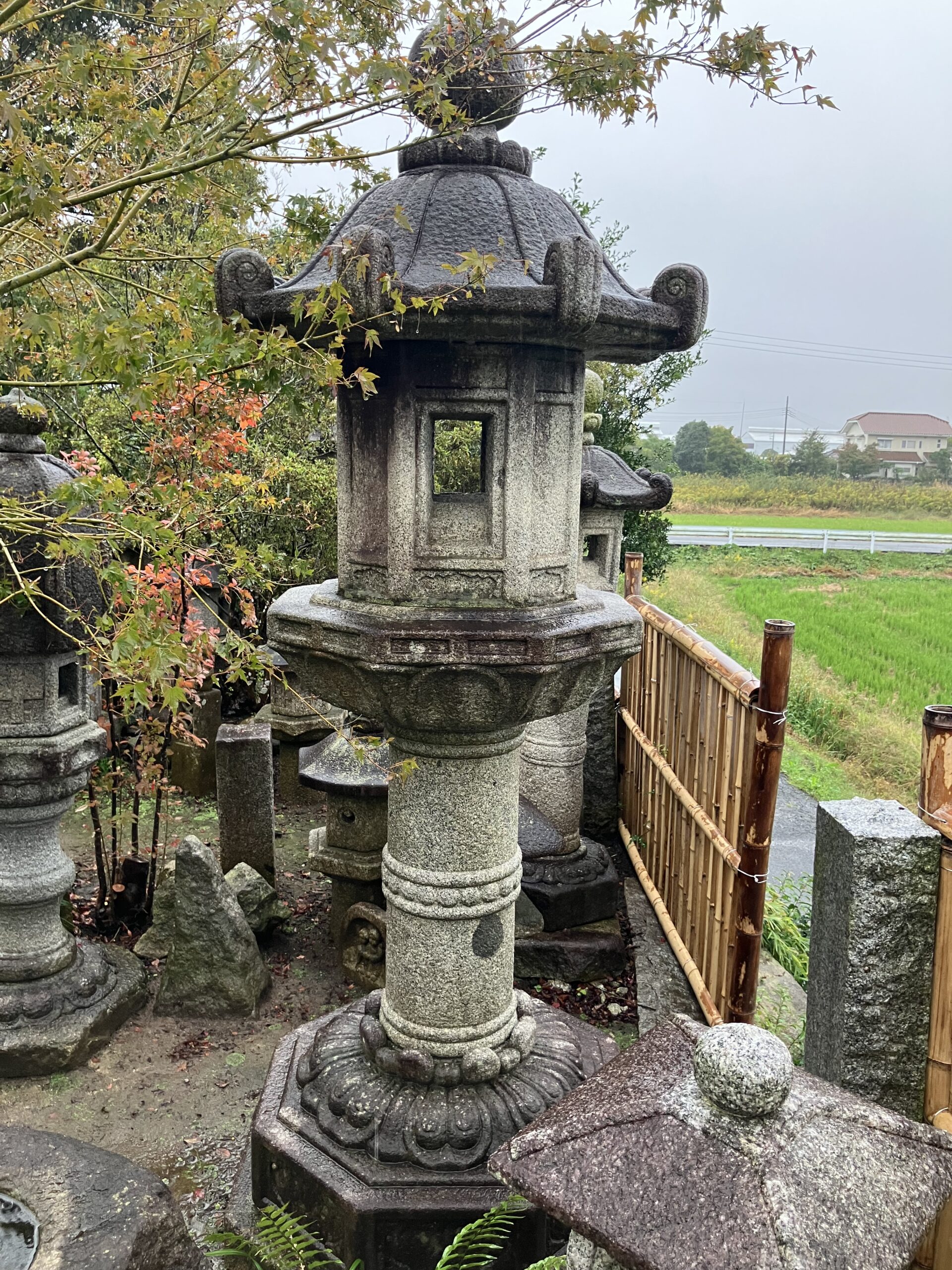 八角蕨手付形台付灯籠