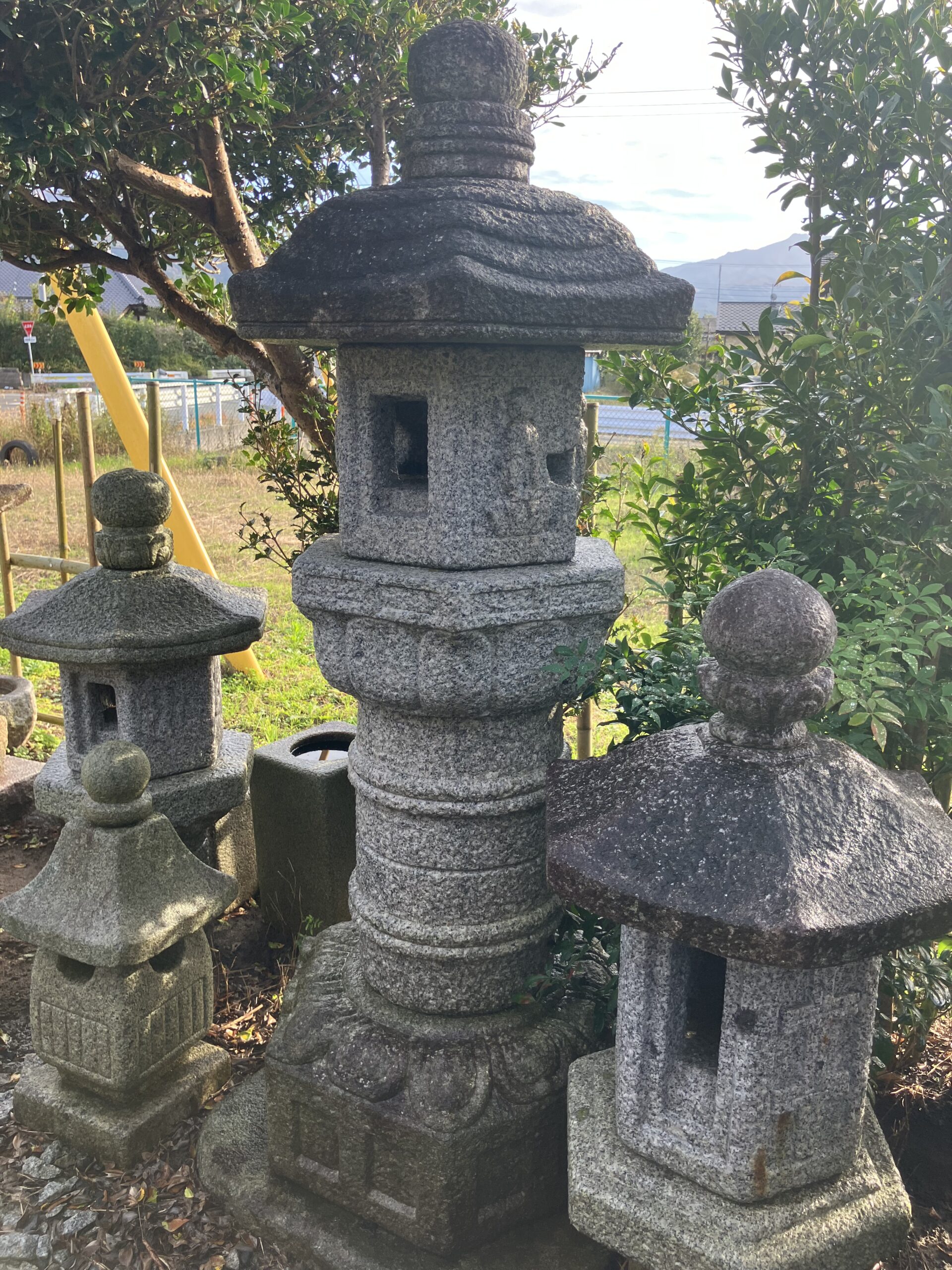 六窓庵形台付石灯籠