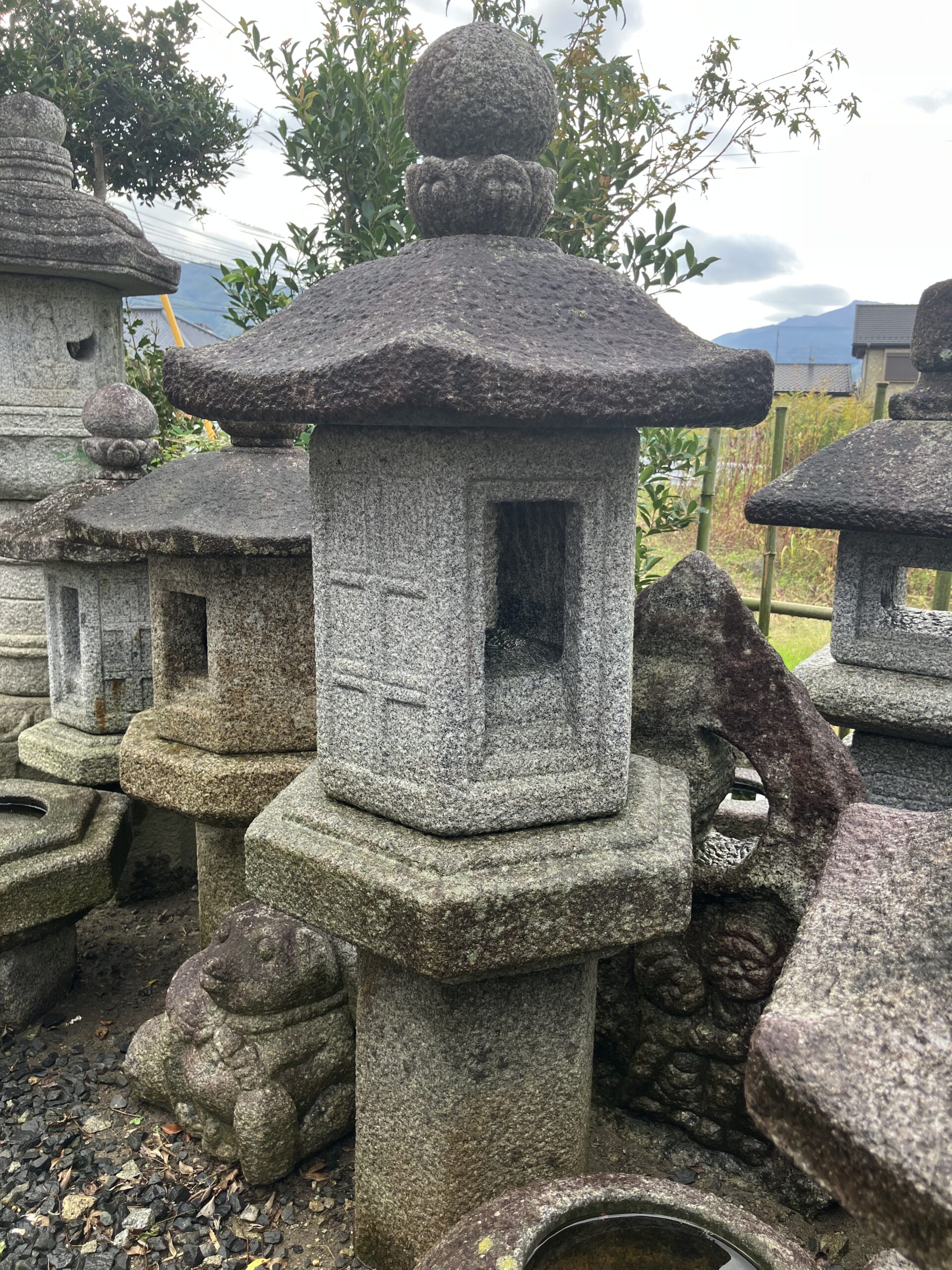 六角形生込灯籠