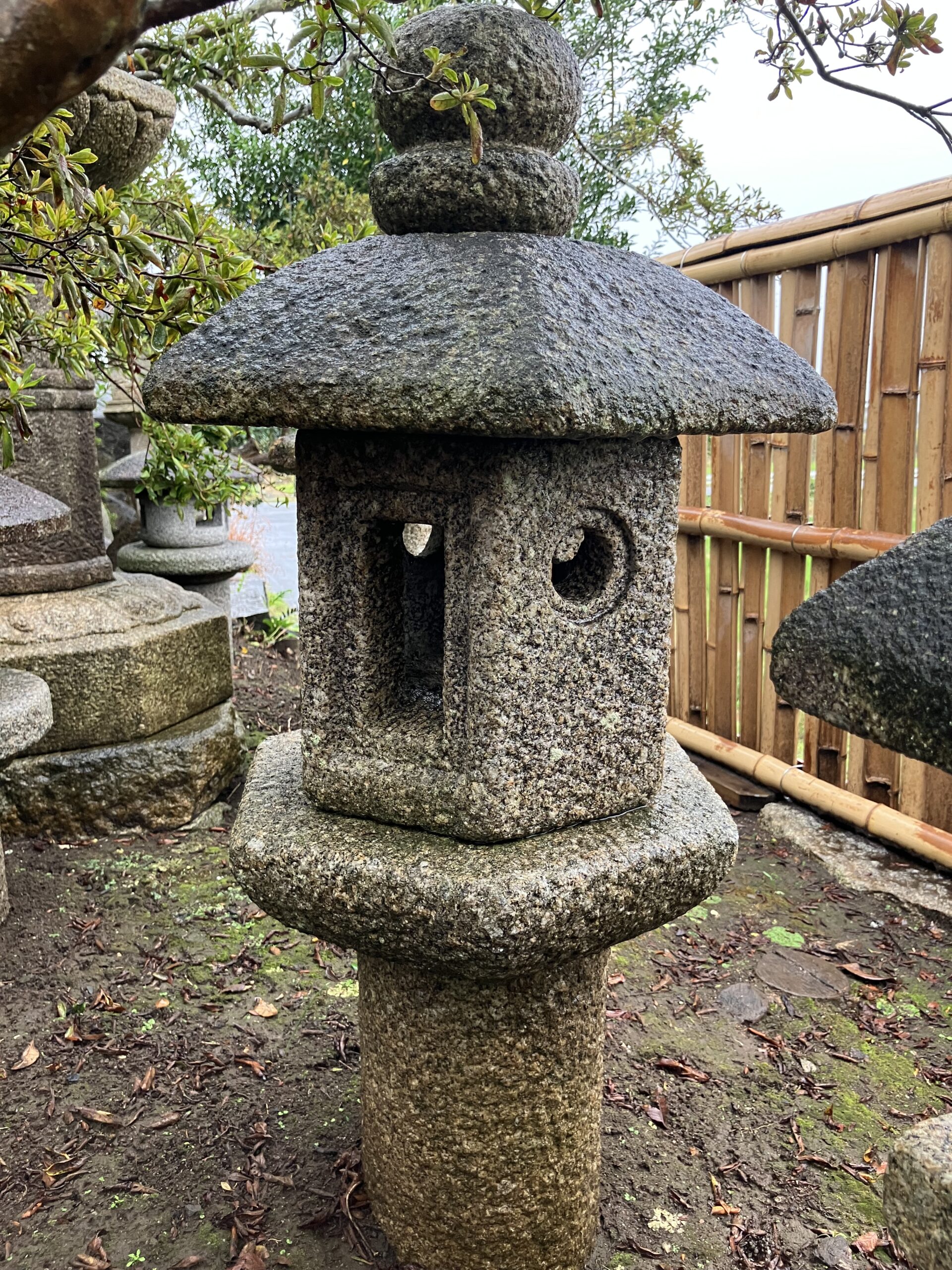 六角形生込灯籠