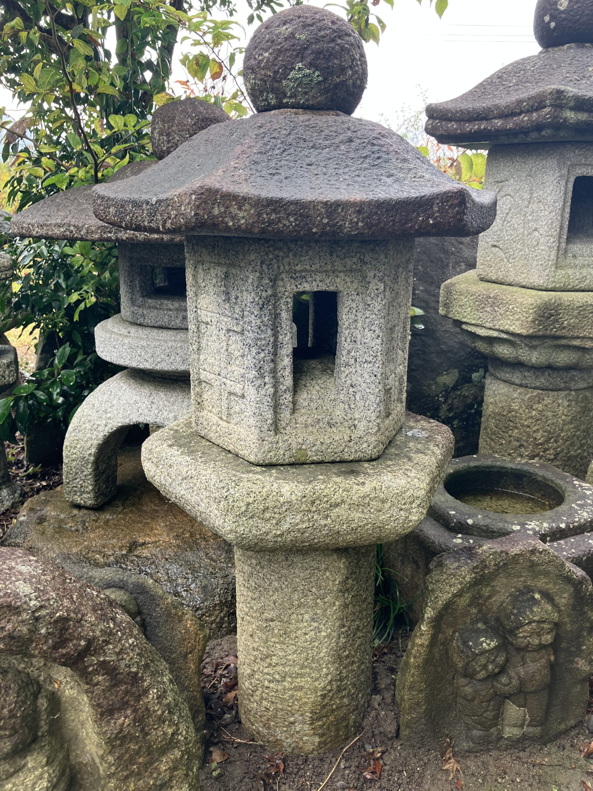 六角形生込灯籠