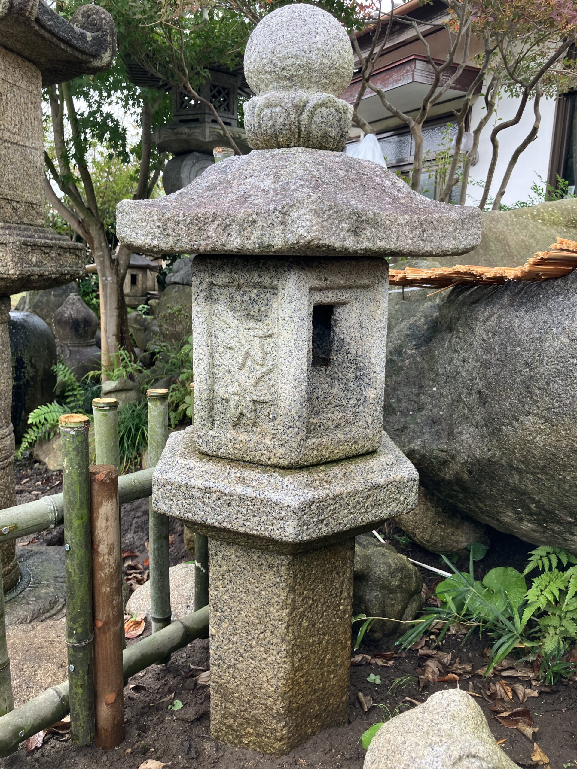 六角形生込灯籠