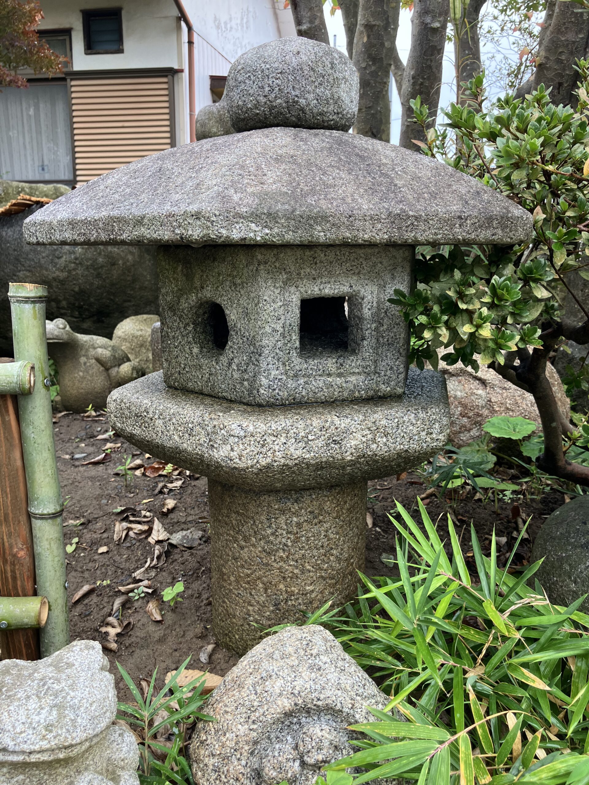 六角形生込灯籠