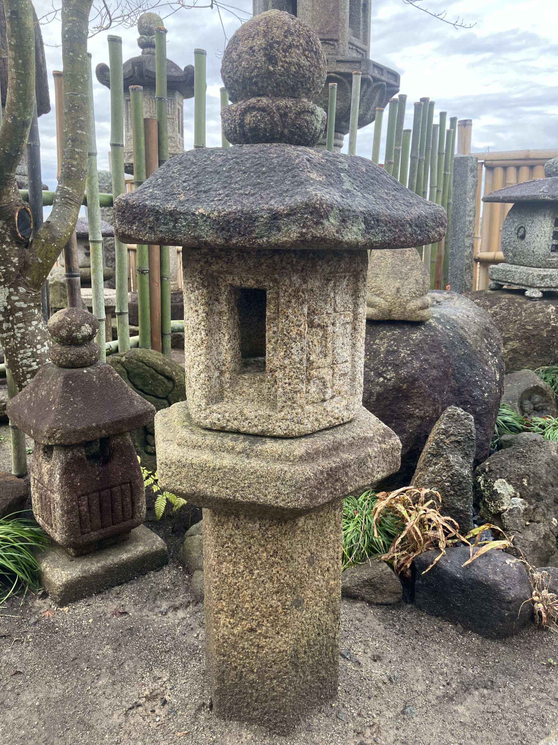 六角形生込灯籠