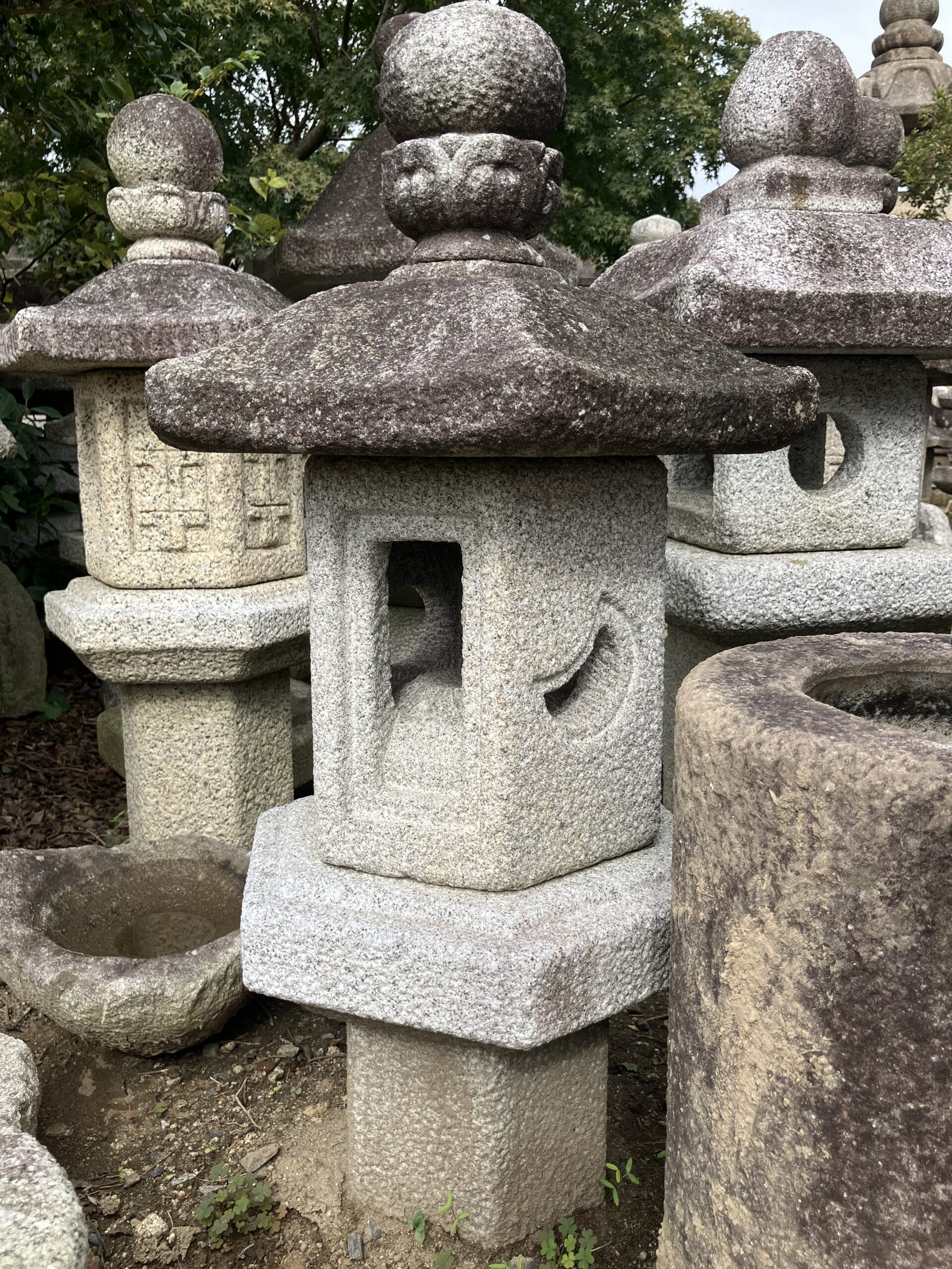 六角形生込灯籠