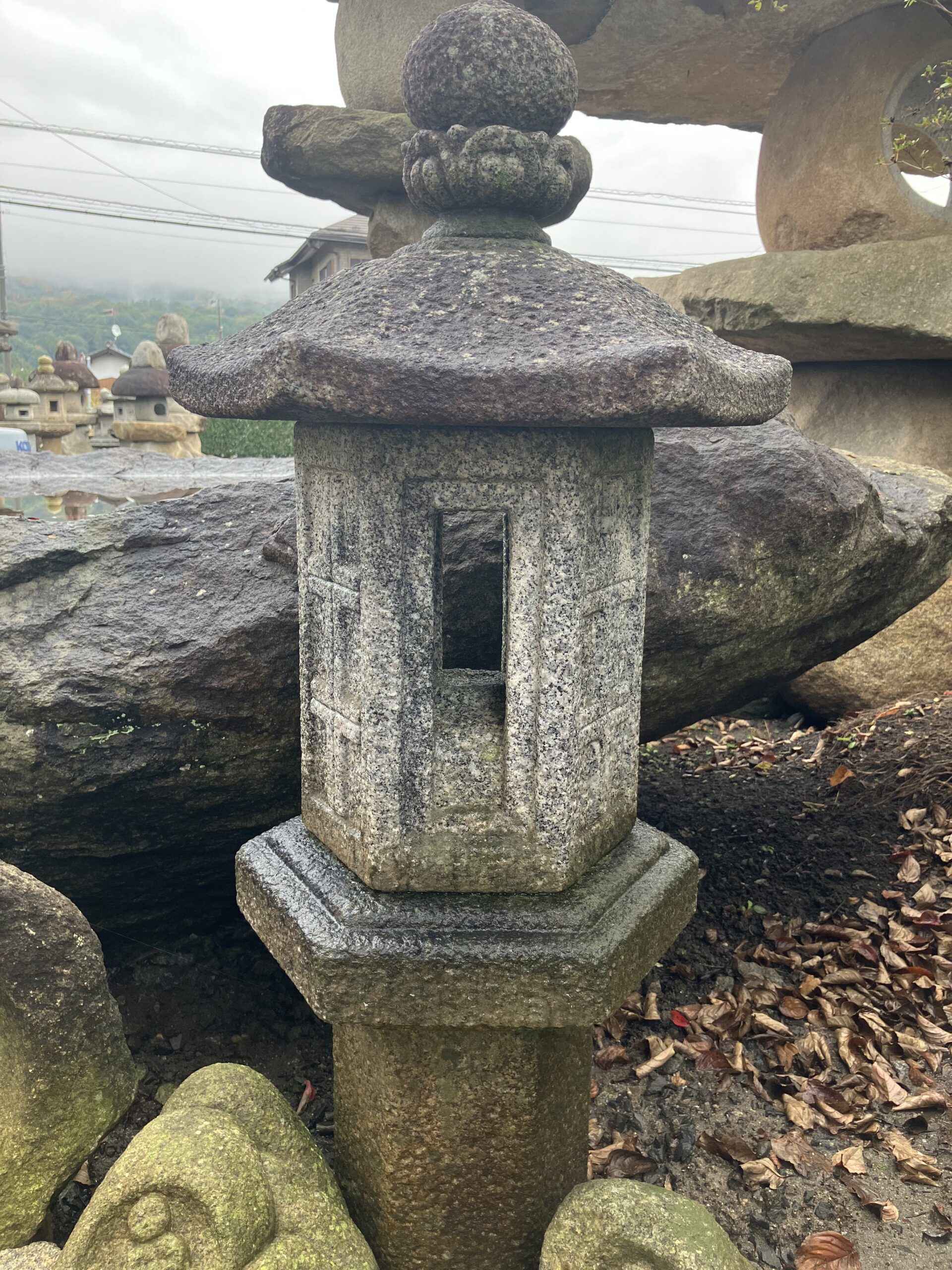 六角形生込灯籠