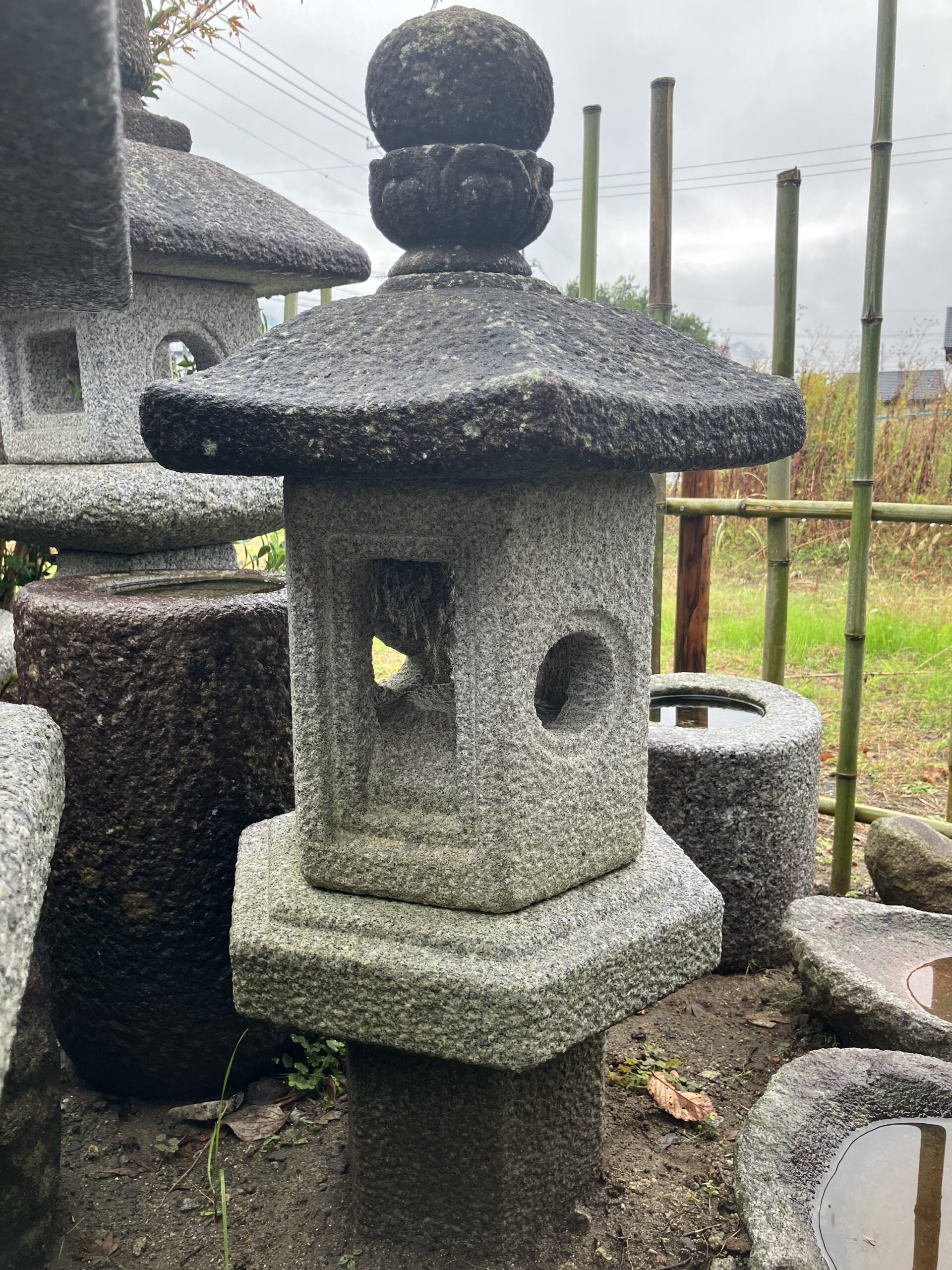 六角形生込灯籠