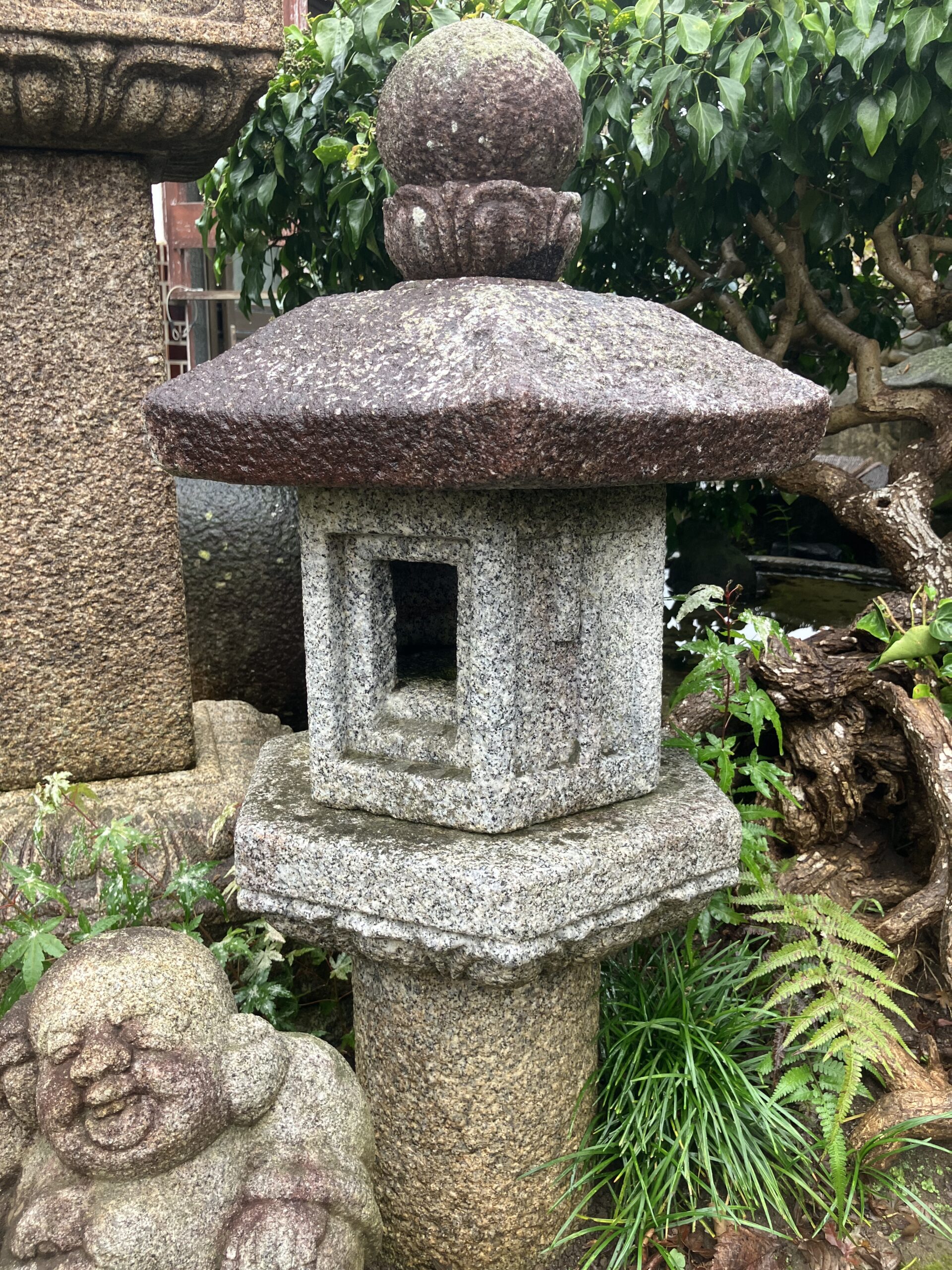 六角形生込灯籠