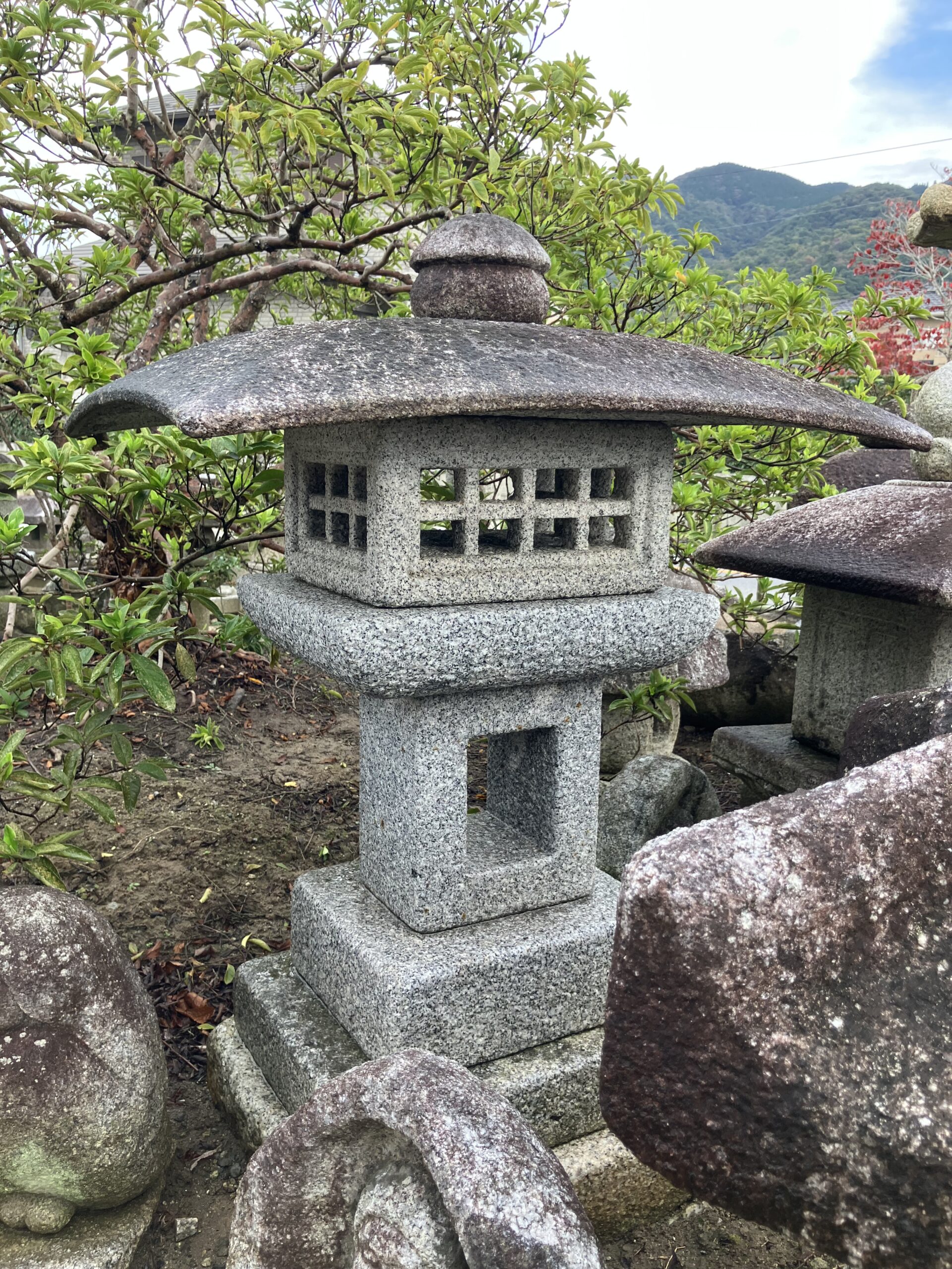 勧修寺形石灯籠