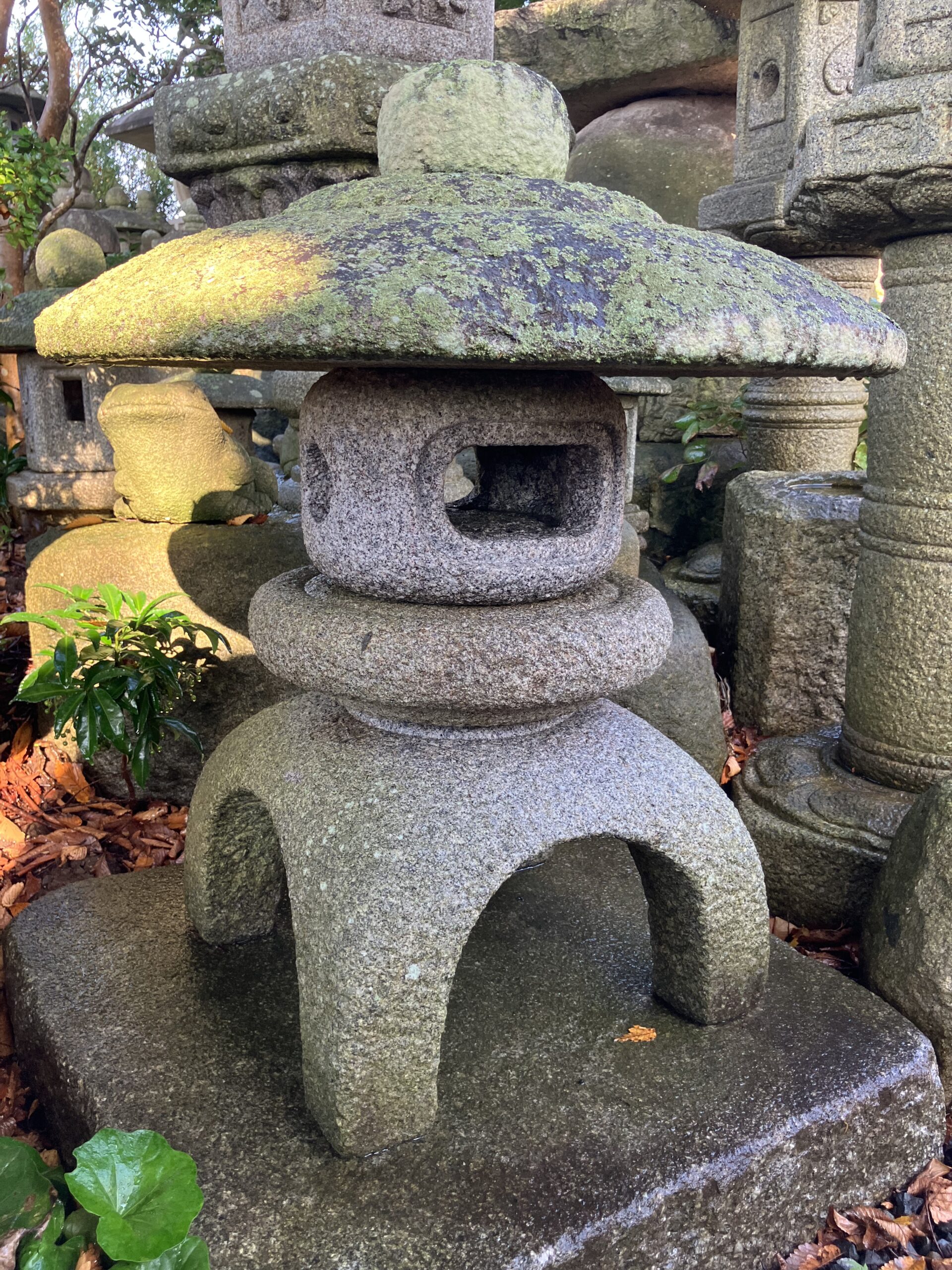 古代丸雪見形石灯籠