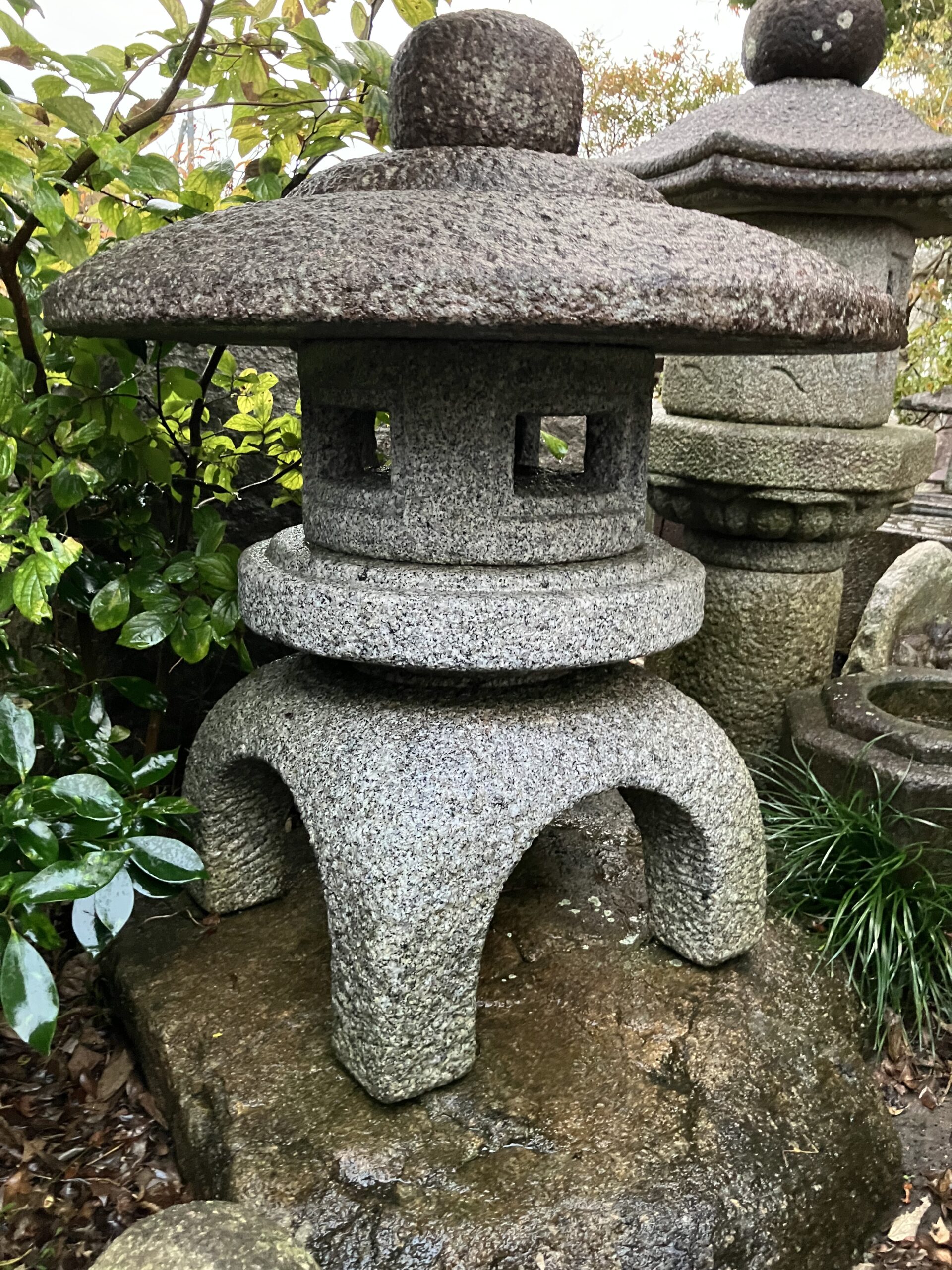 古代丸雪見形石灯籠