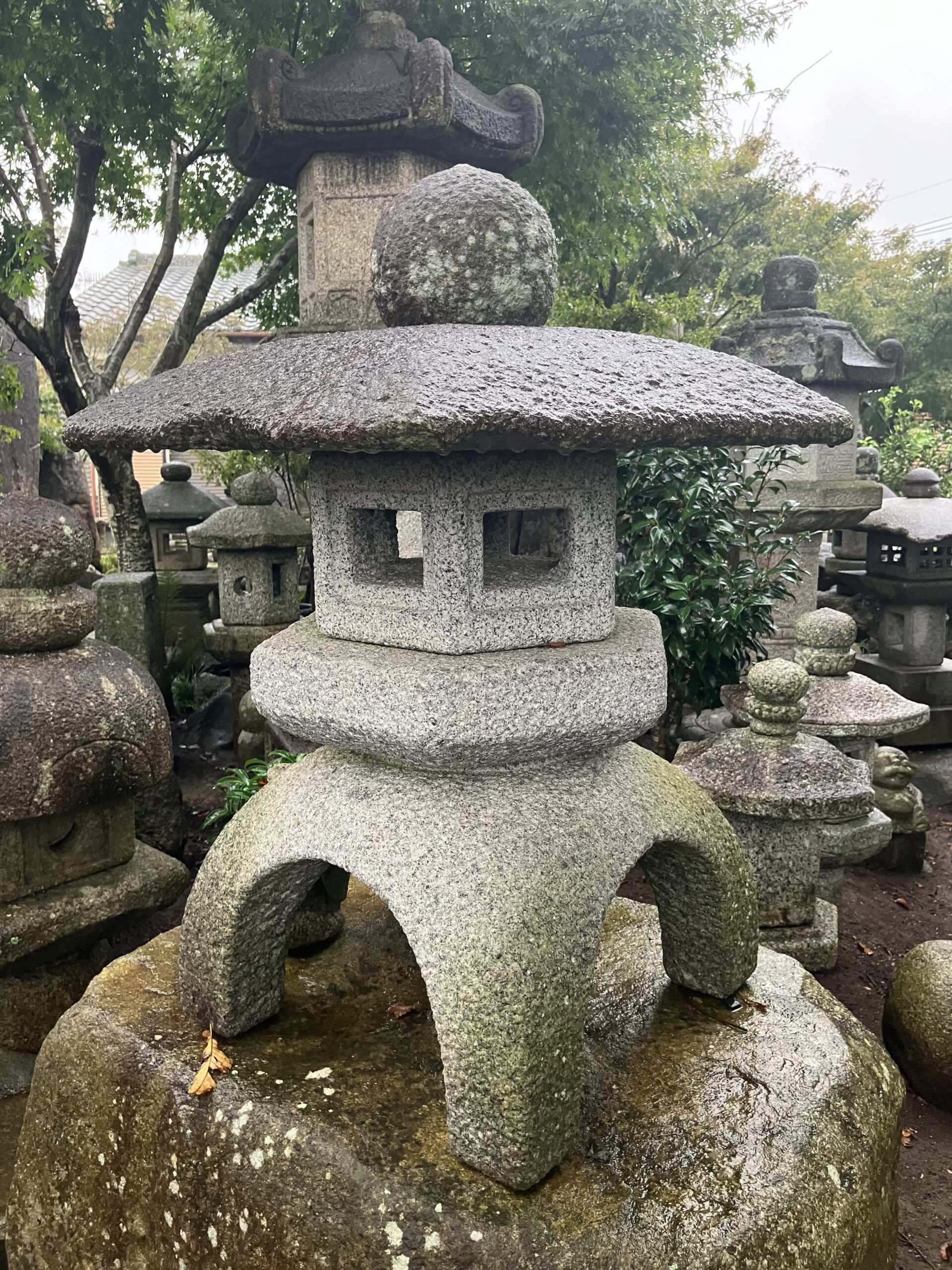 古代雪見形石灯籠