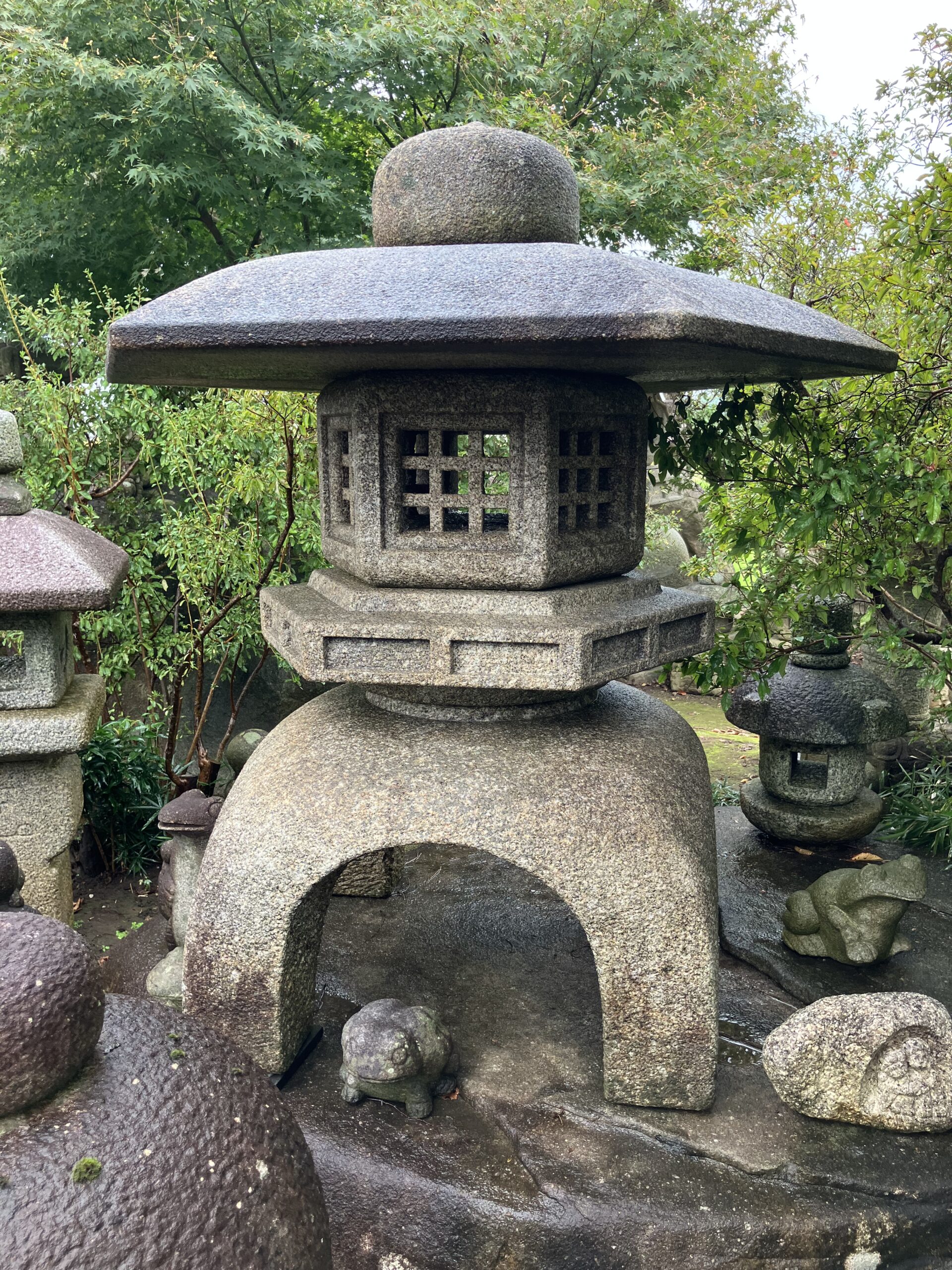 古代雪見形石灯籠