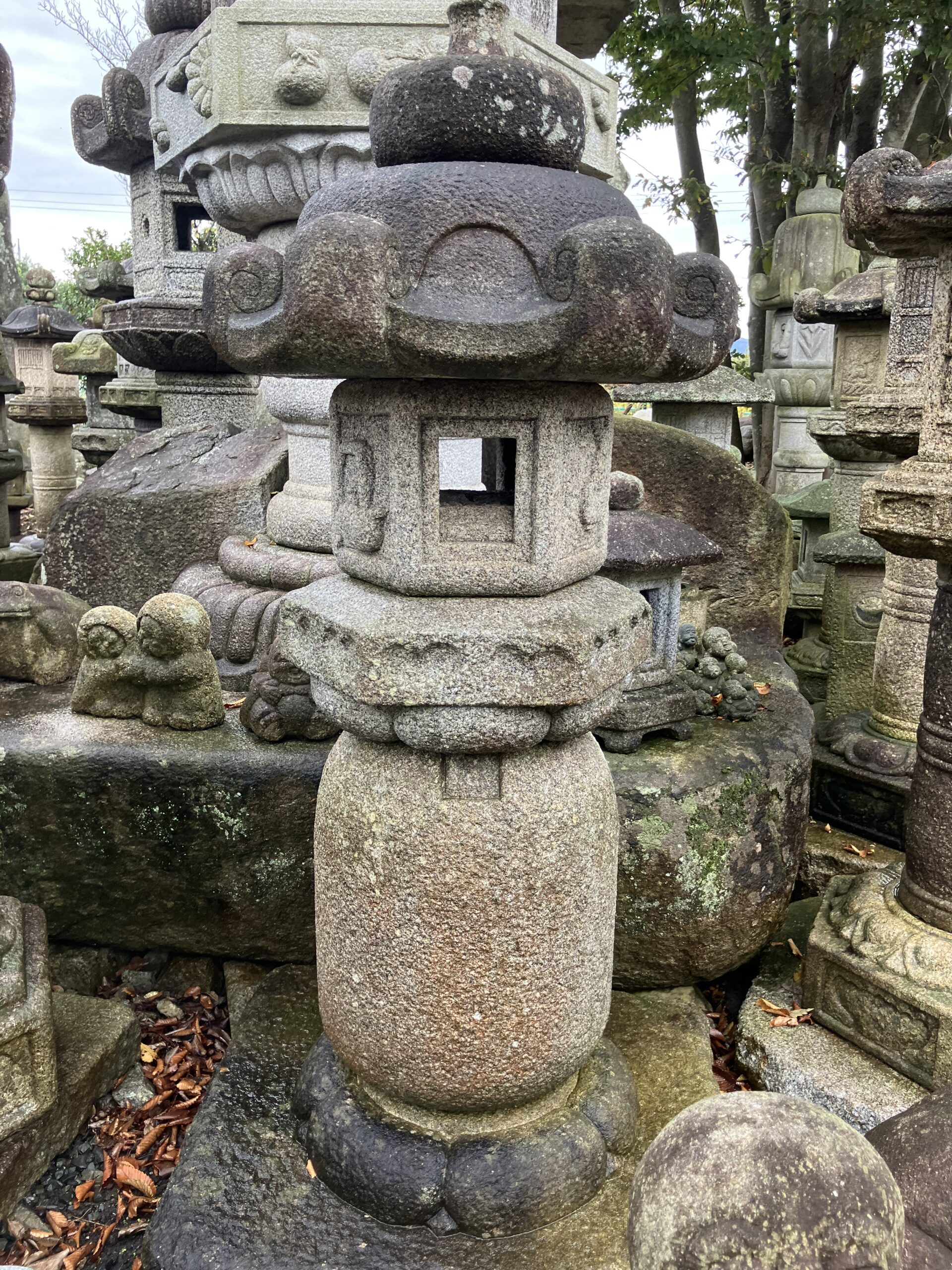 善導寺形台付灯籠