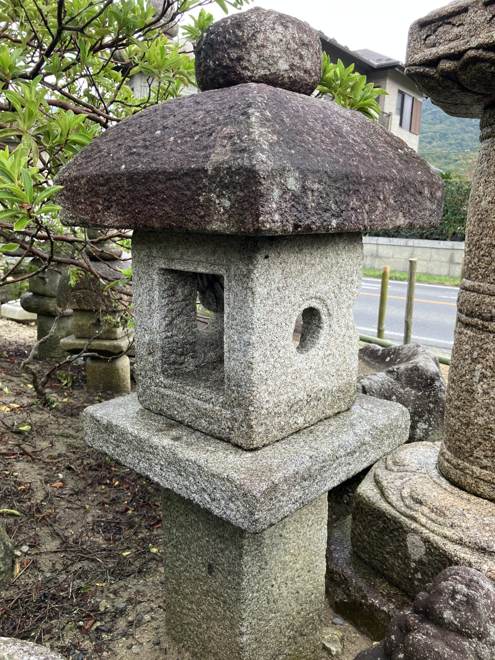 四角形生込灯籠