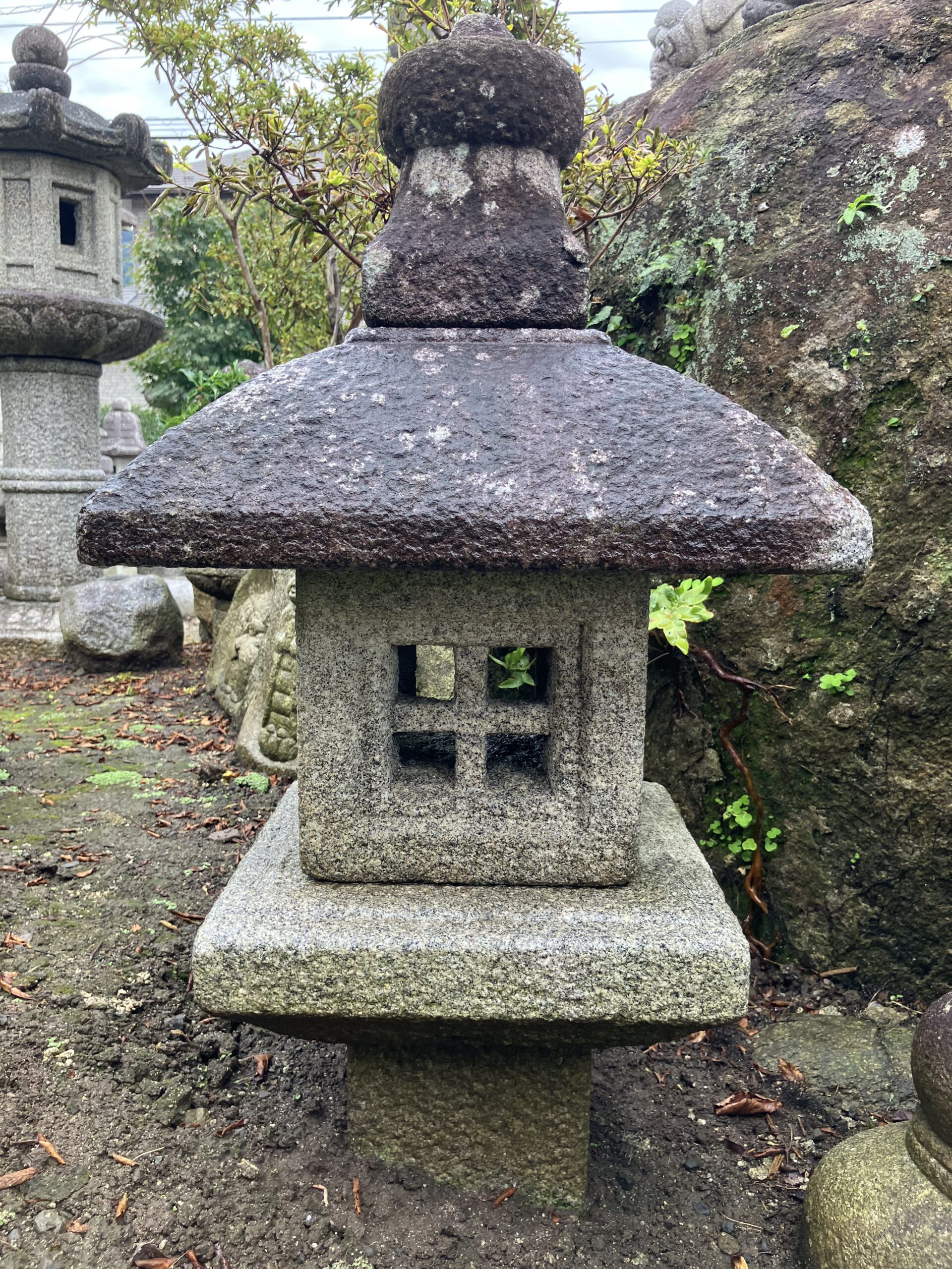 四角形生込灯籠