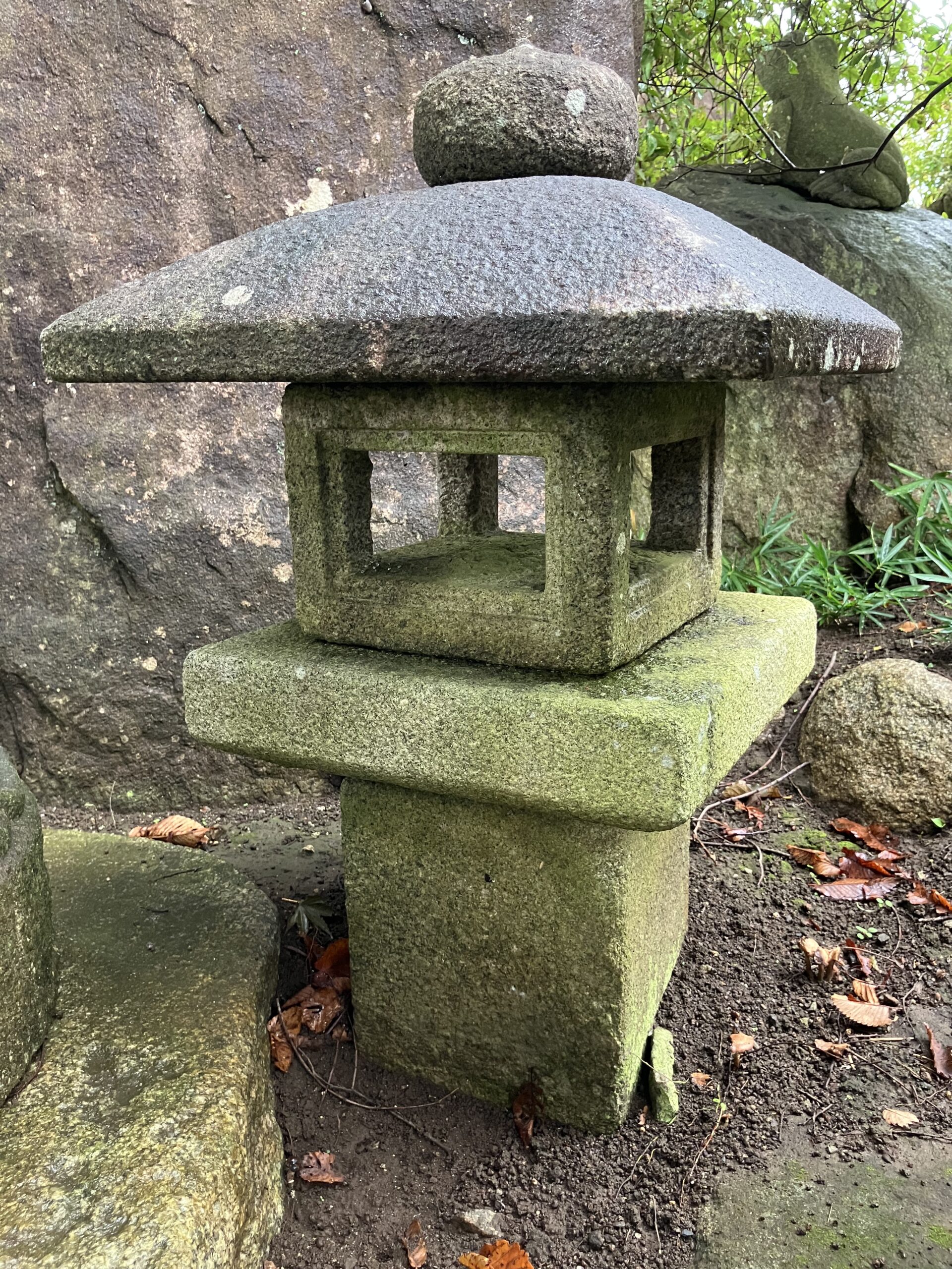 四角形生込灯籠