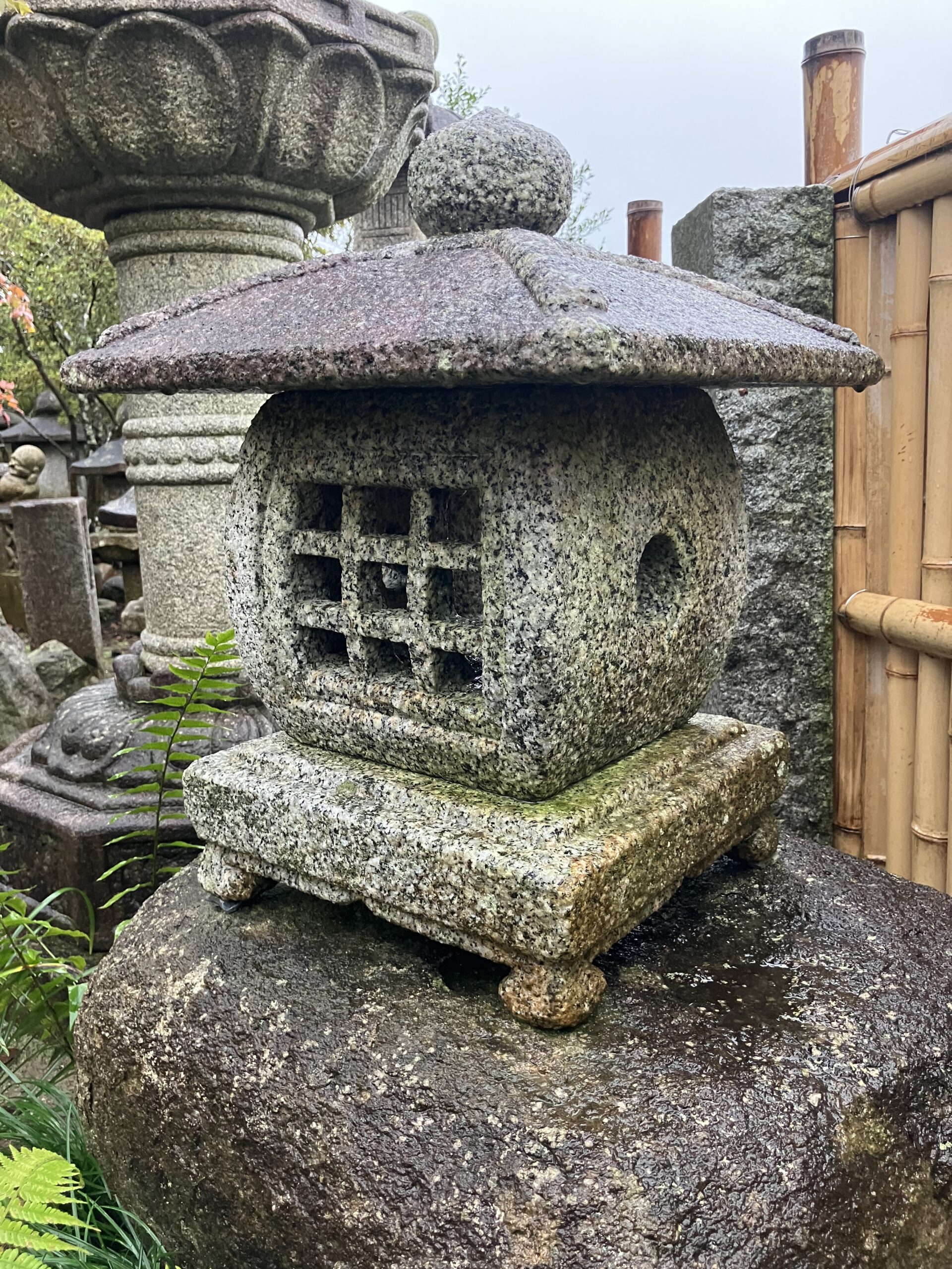 天下茶屋形石灯籠