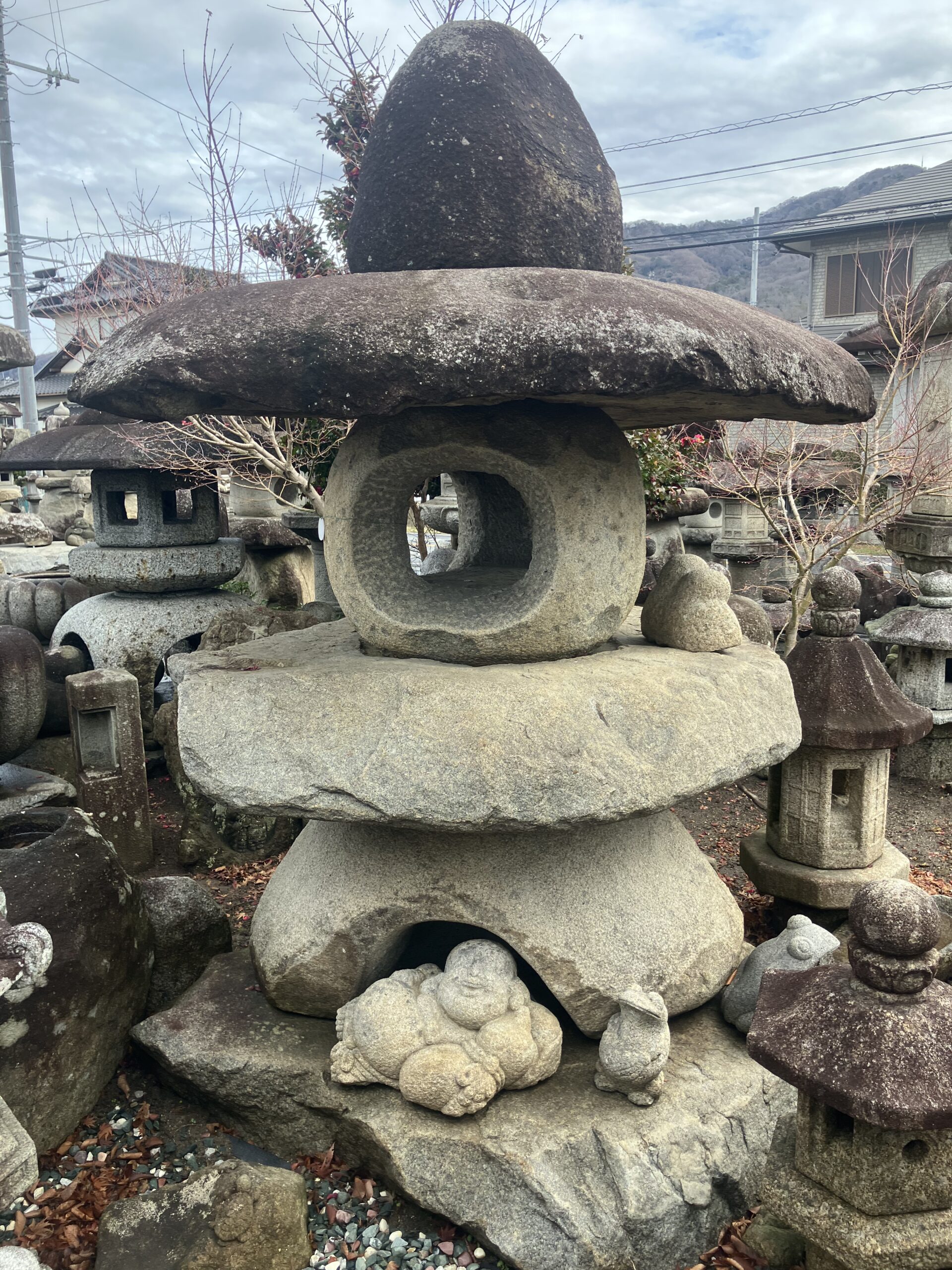 天然雪見形石灯籠