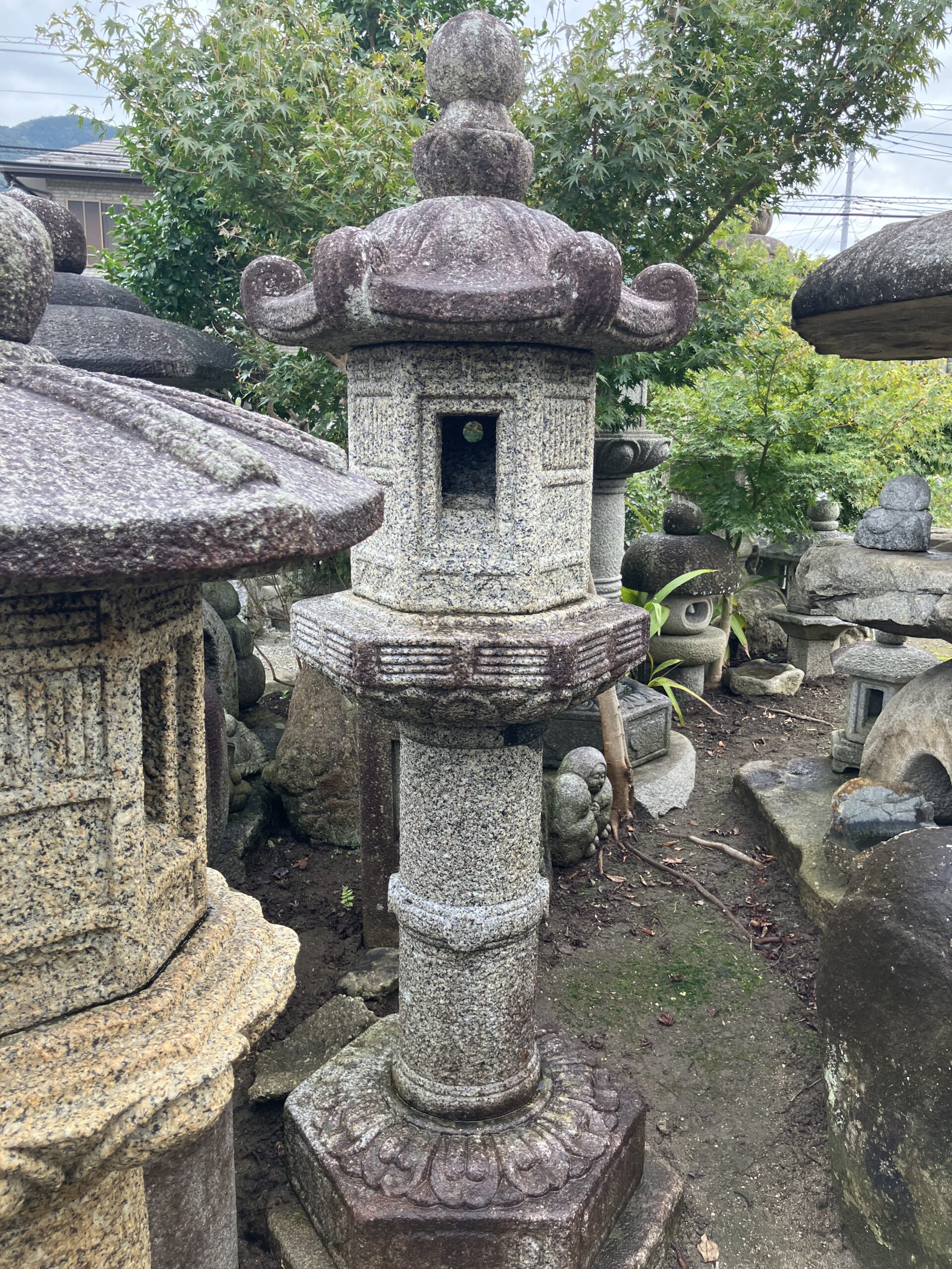 太秦形台付石灯籠