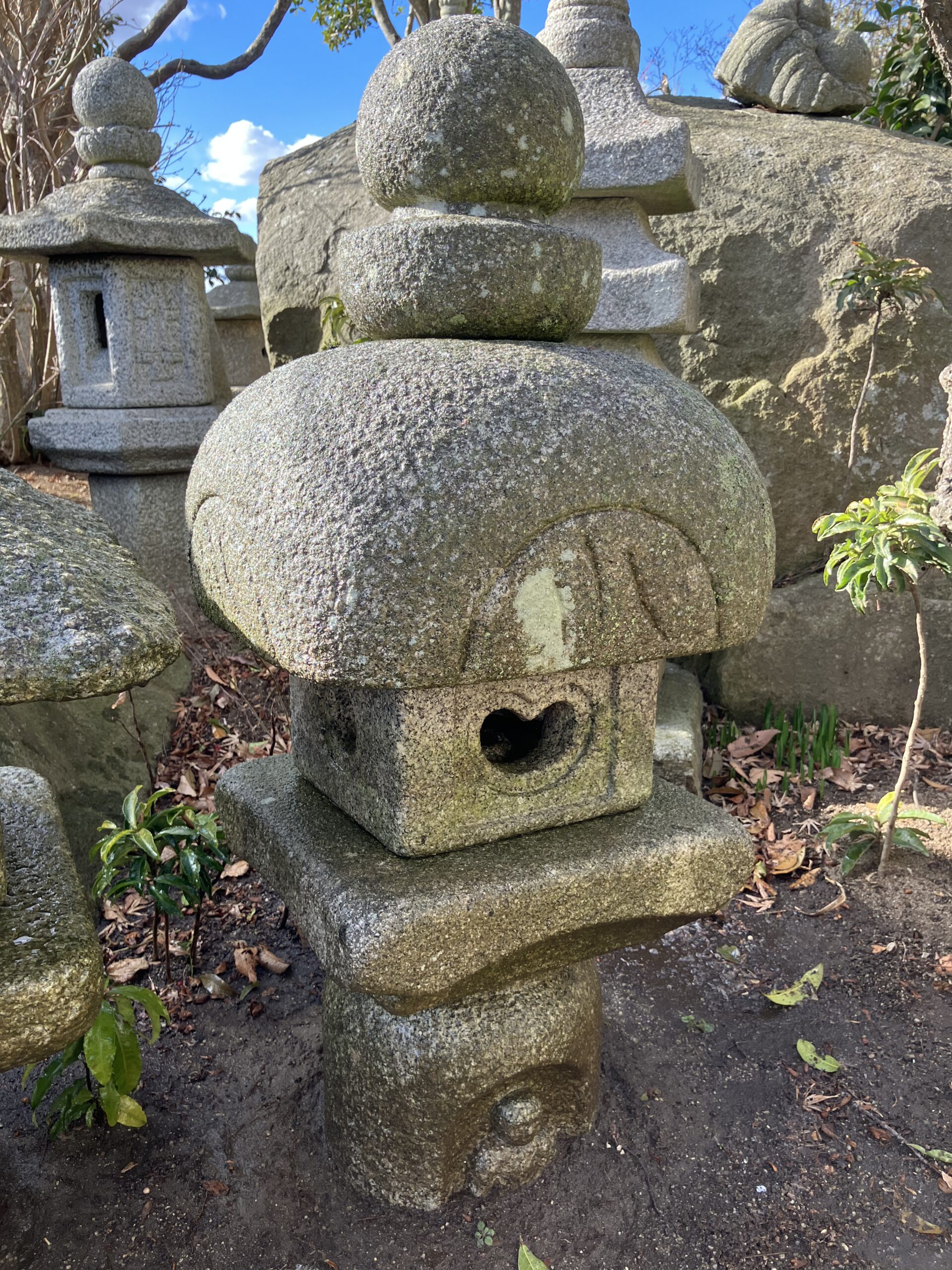 孤篷庵形生込灯籠