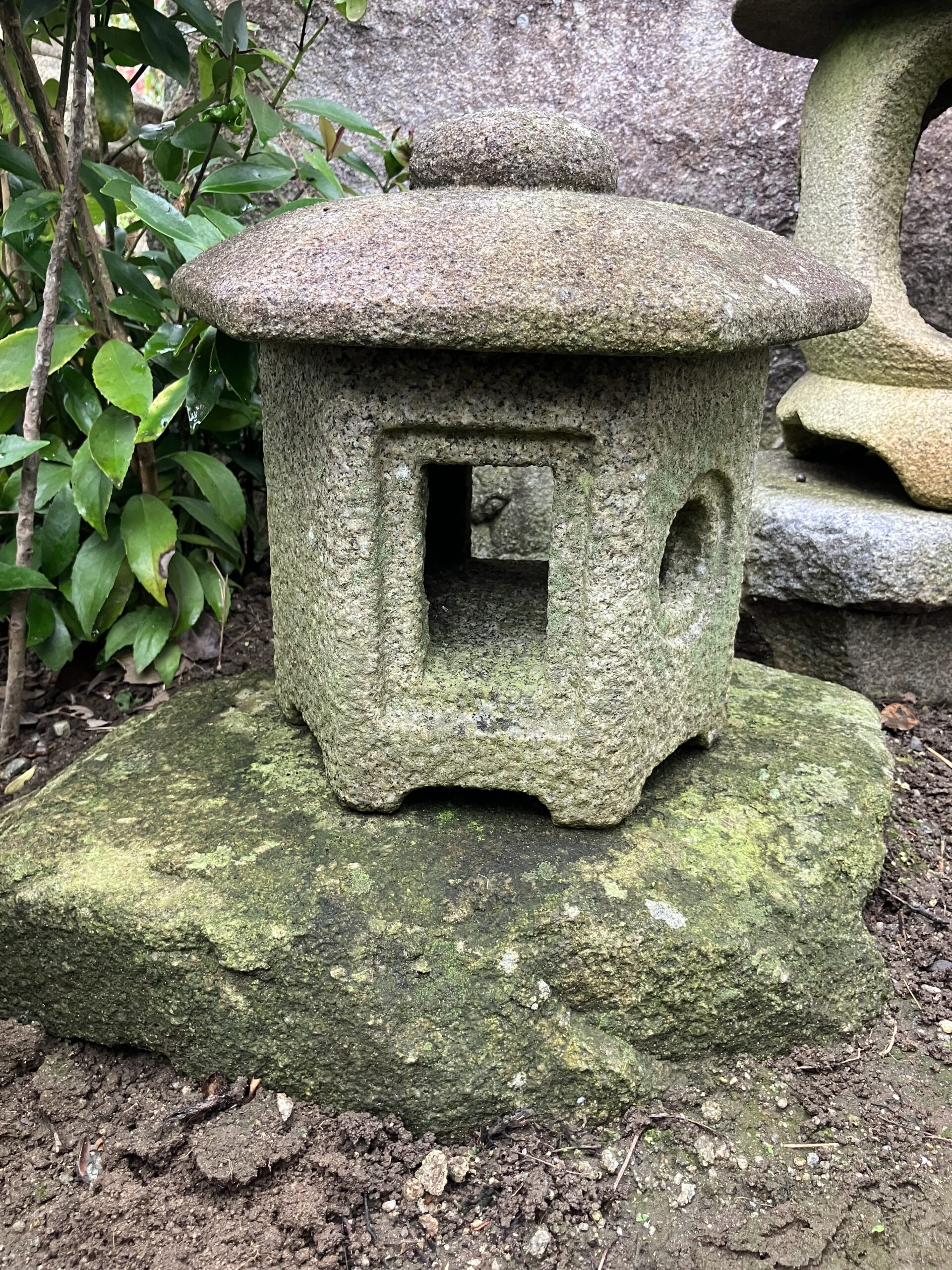 寸松庵形石灯籠