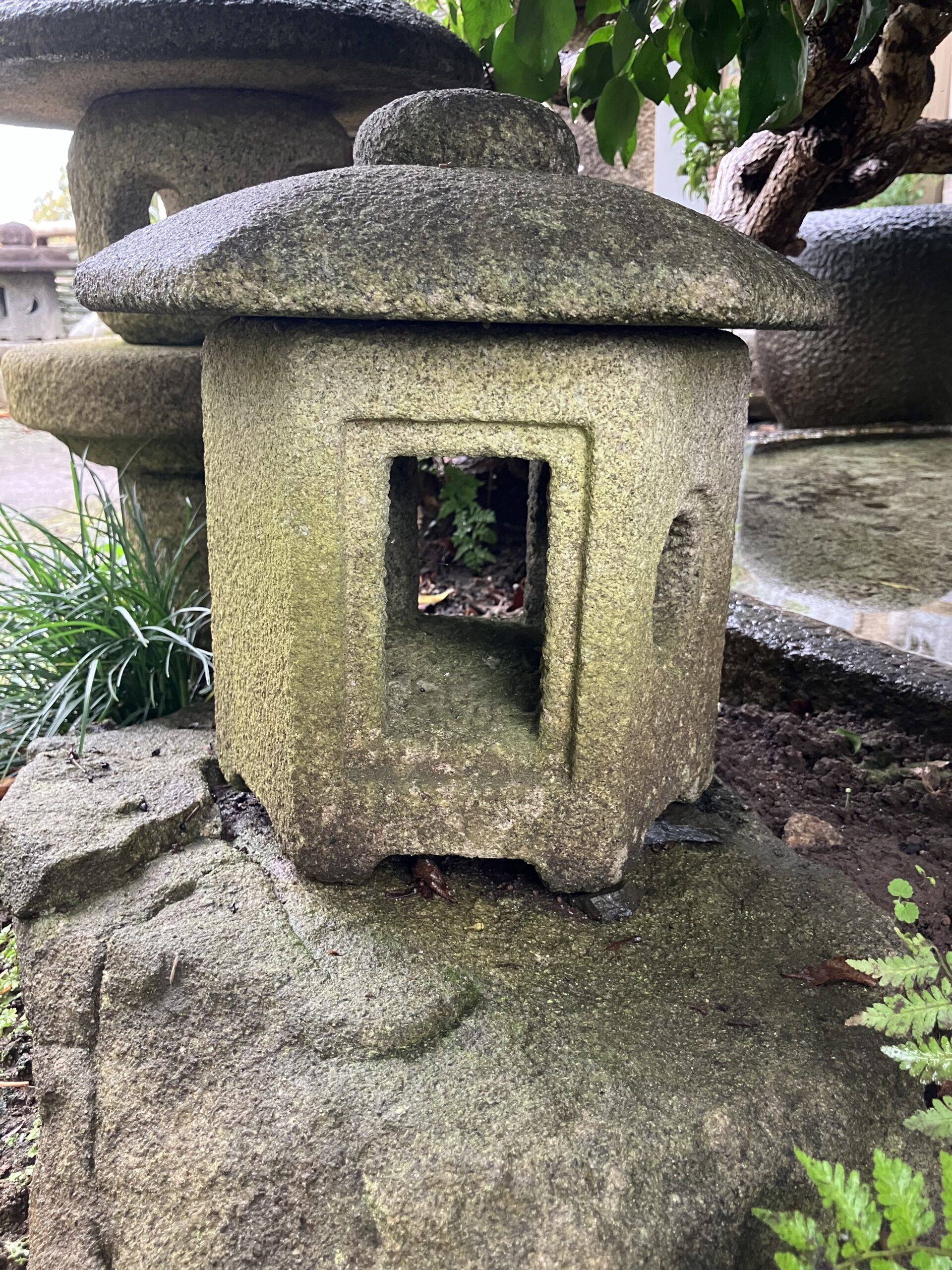 寸松庵形石灯籠