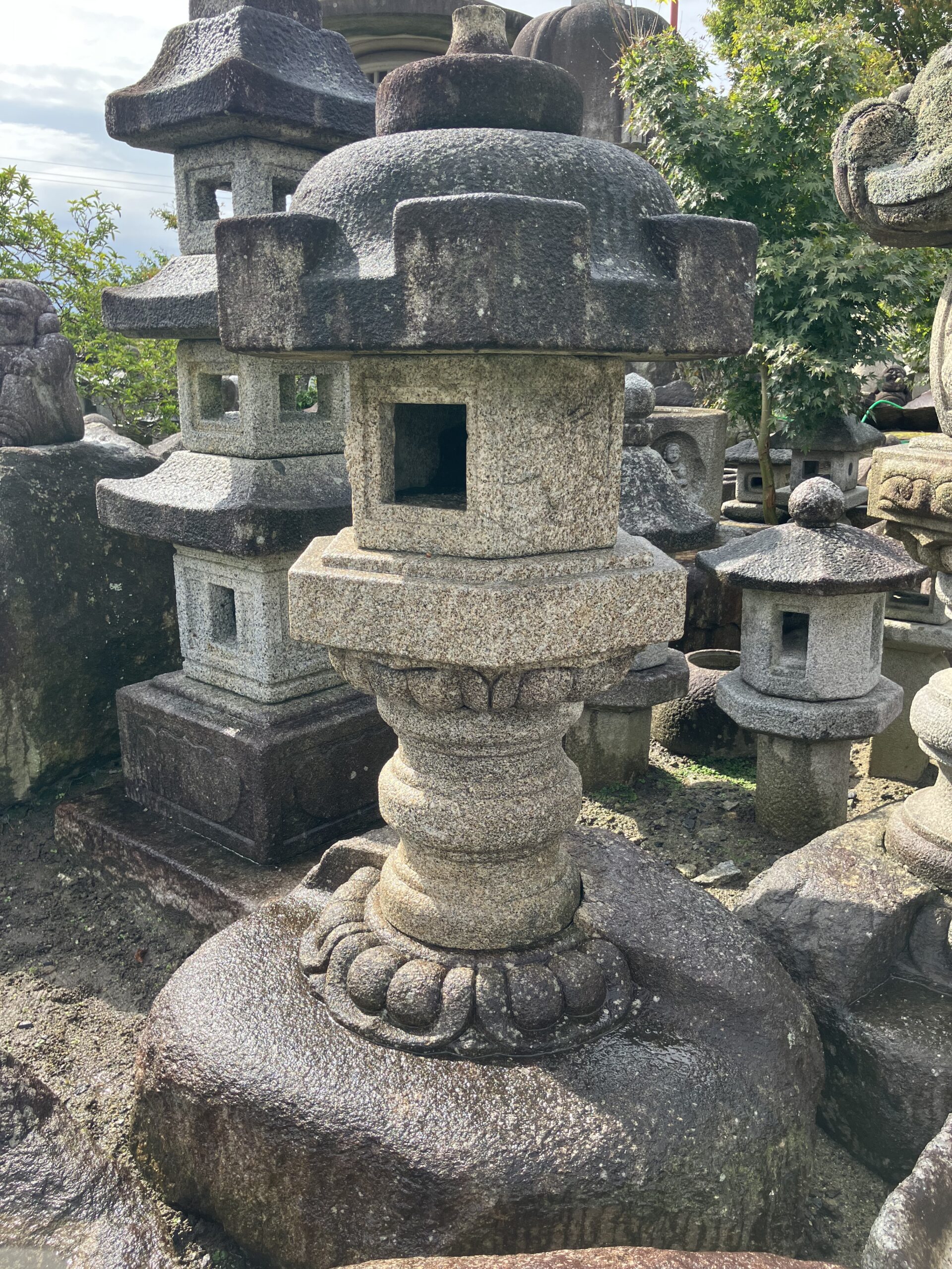 平泰平形台付石灯籠