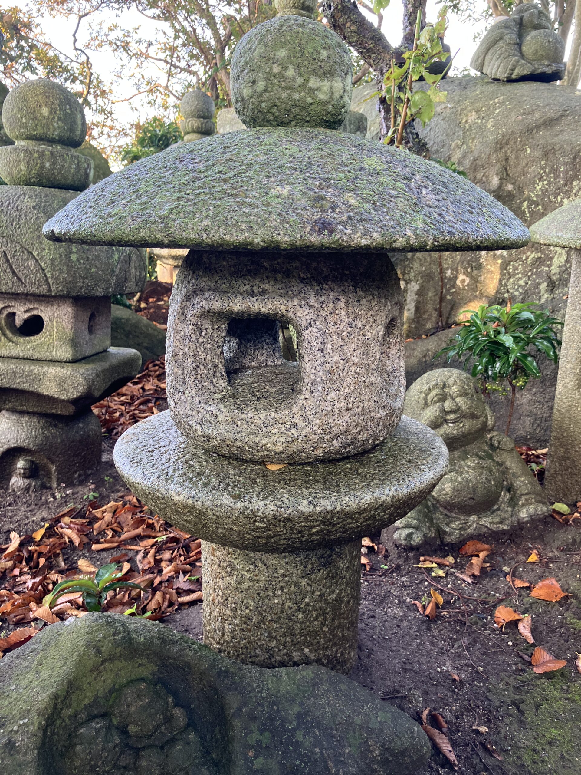 松琴亭形生込灯籠