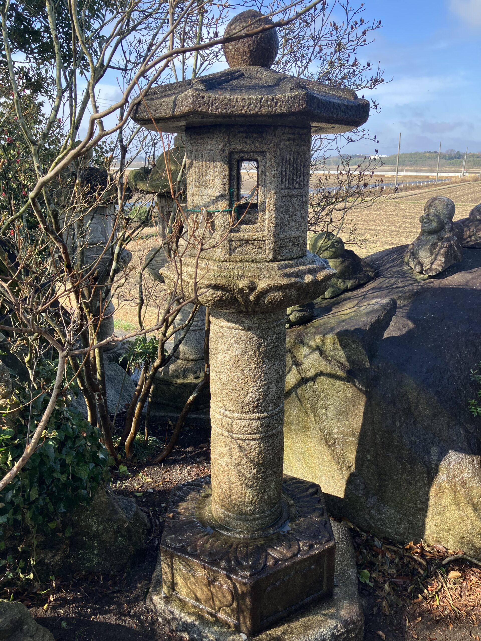 柚木形台付石灯籠