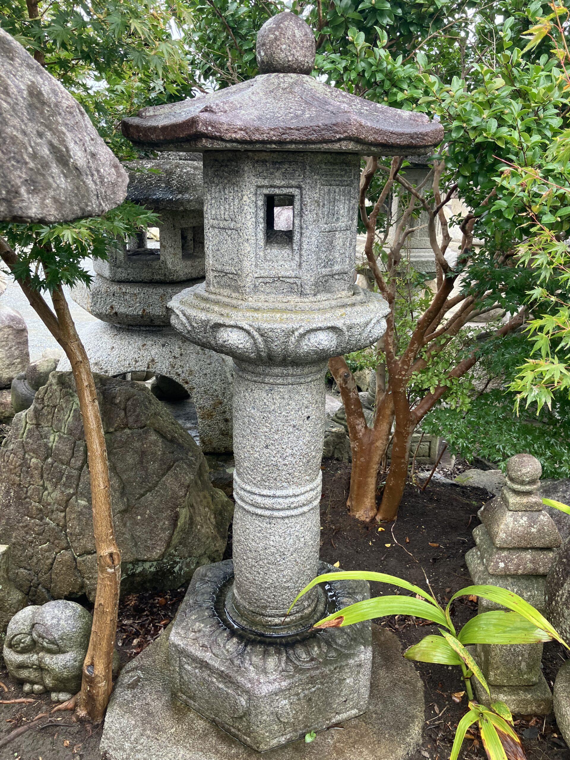 柚木形形台付石灯籠