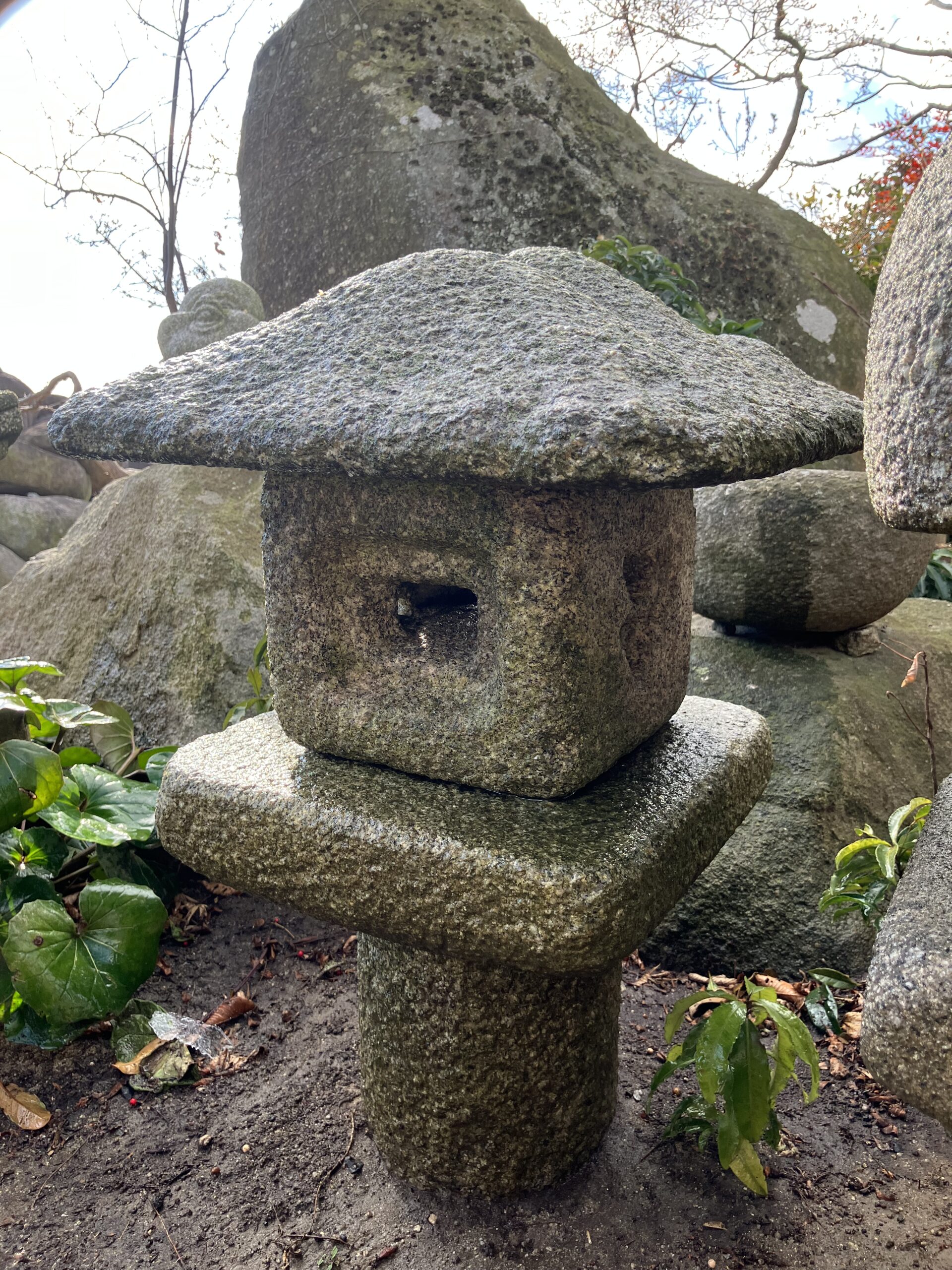 水蛍形生込灯籠