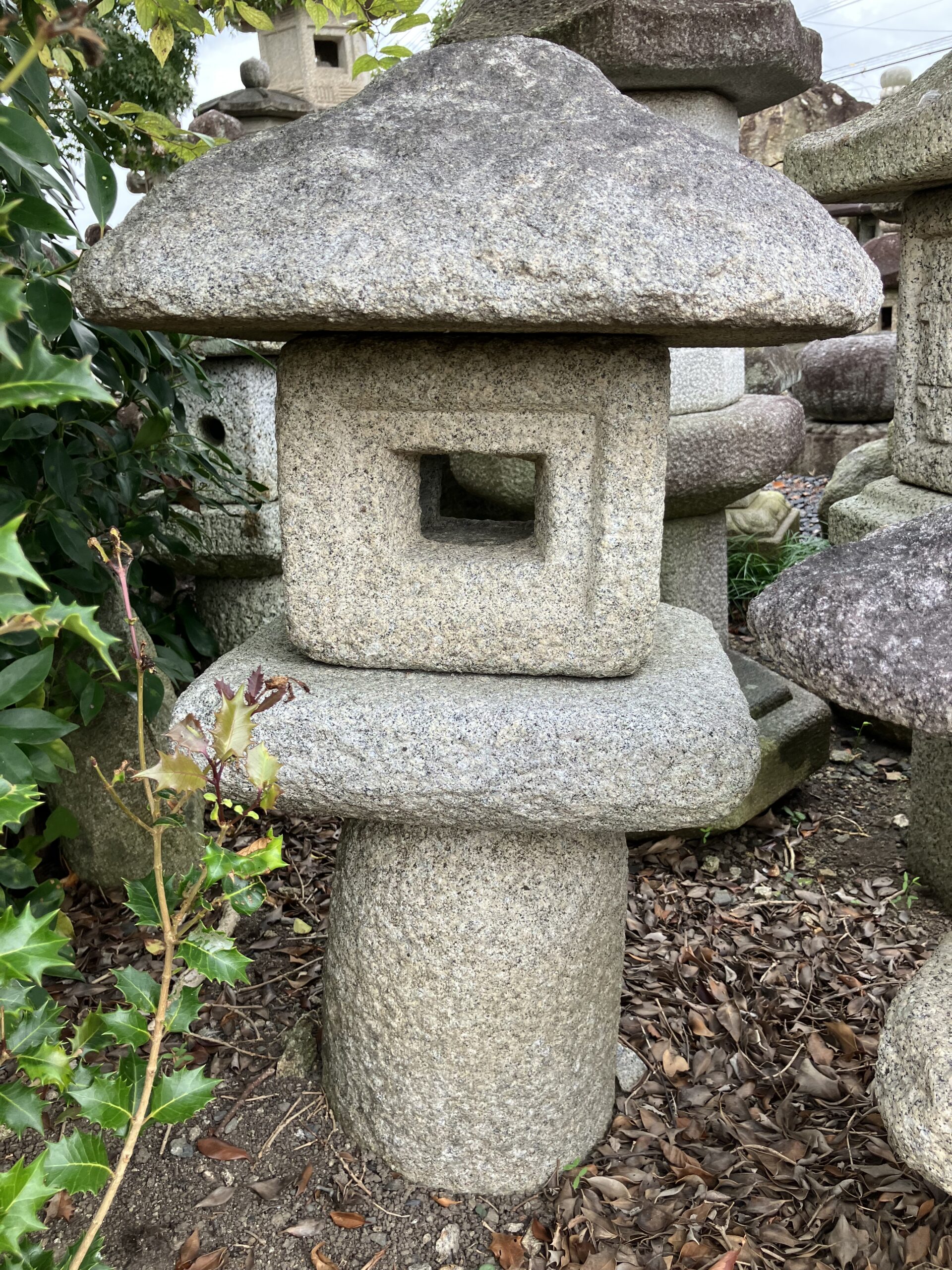 水蛍形生込灯籠