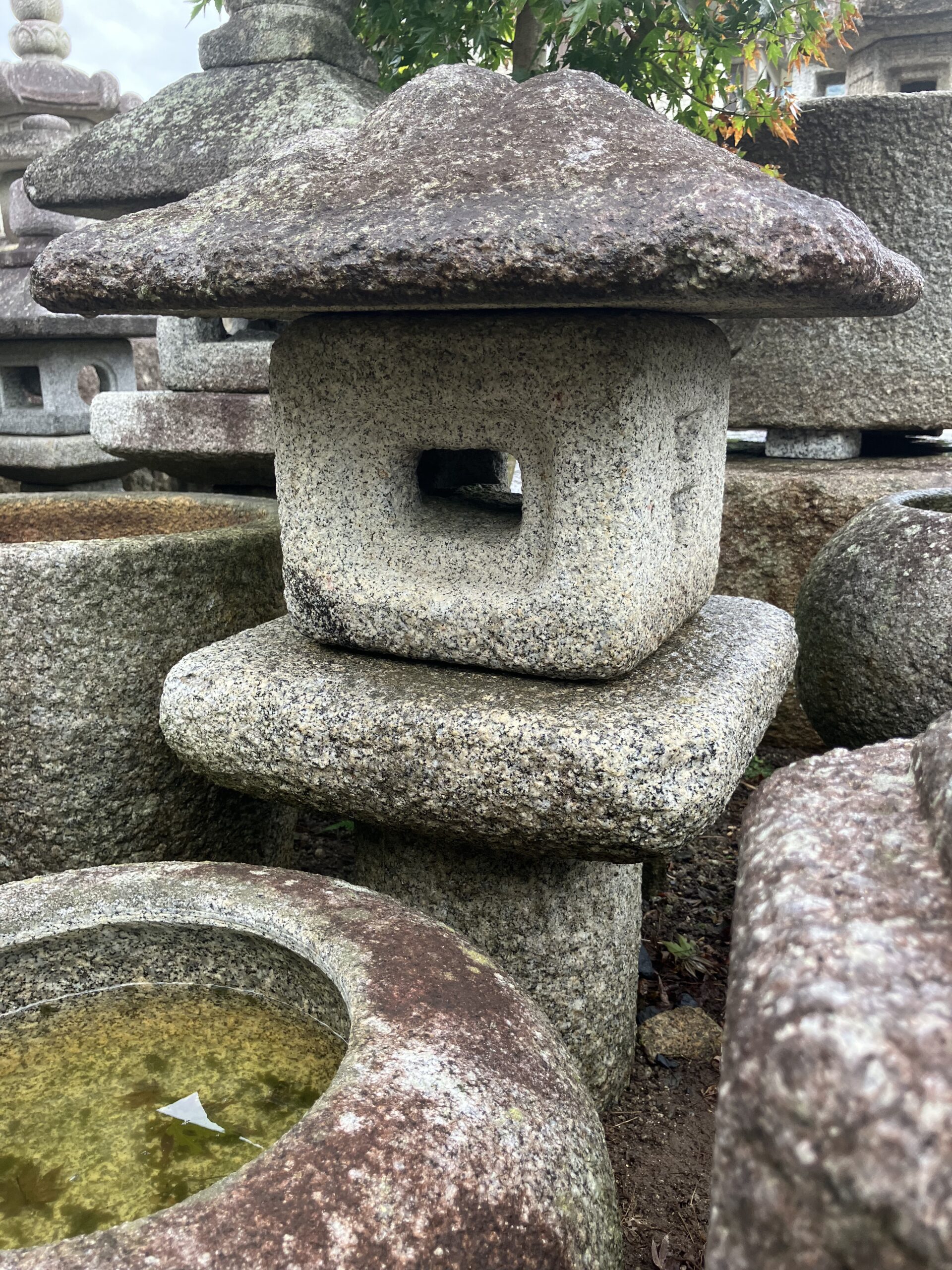 水蛍形生込灯籠