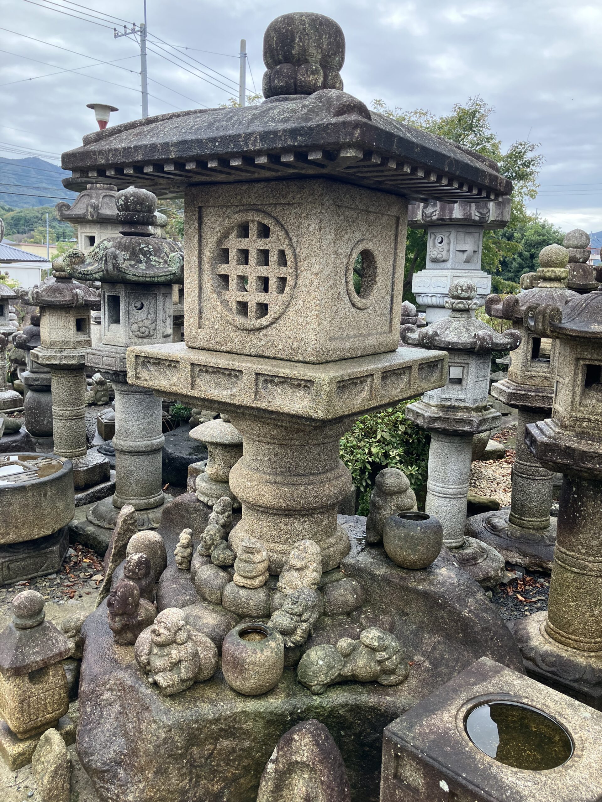 永徳寺形台付灯籠