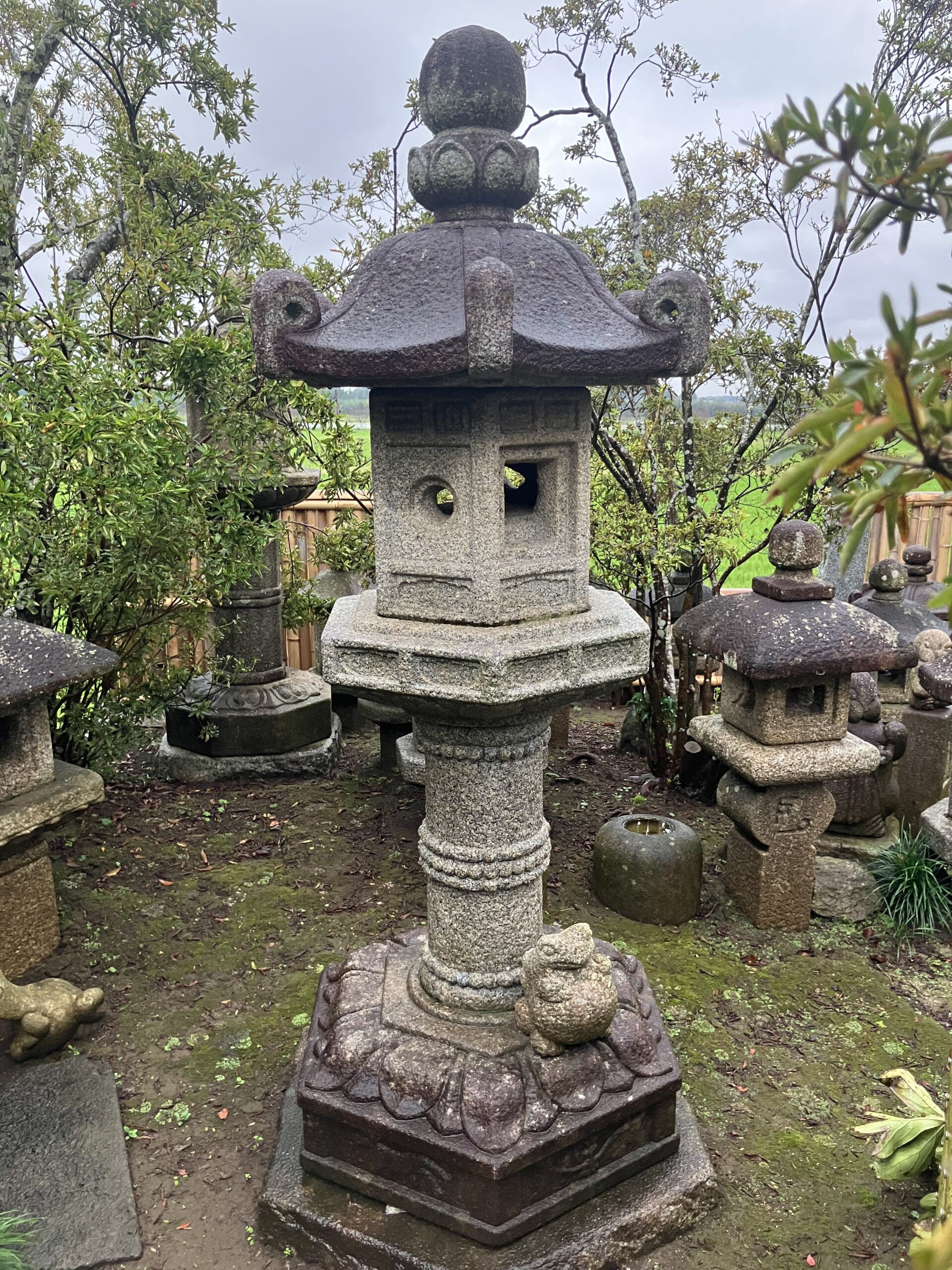 河桁御河辺神社形台付灯籠
