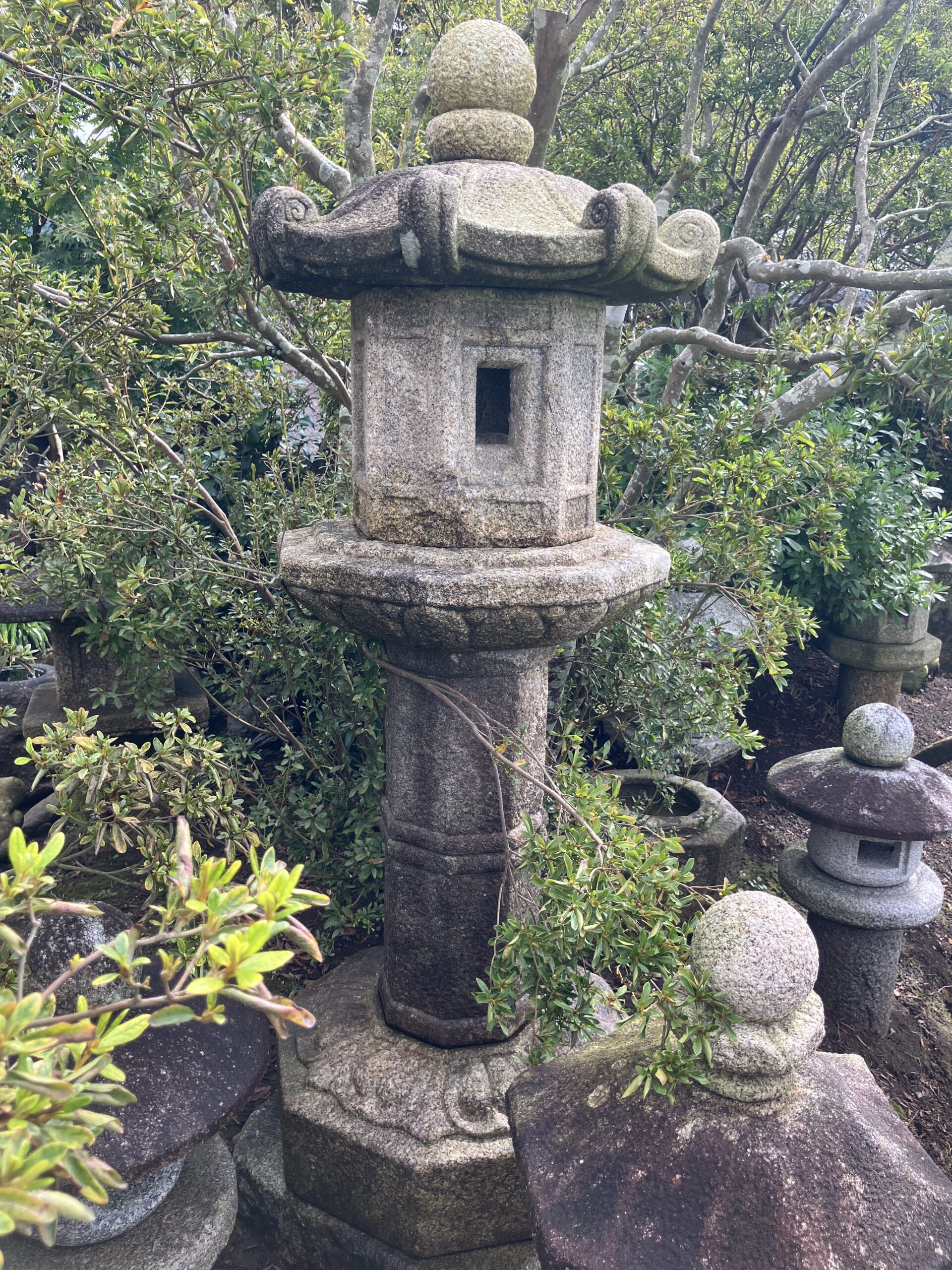 清滝形台付灯籠