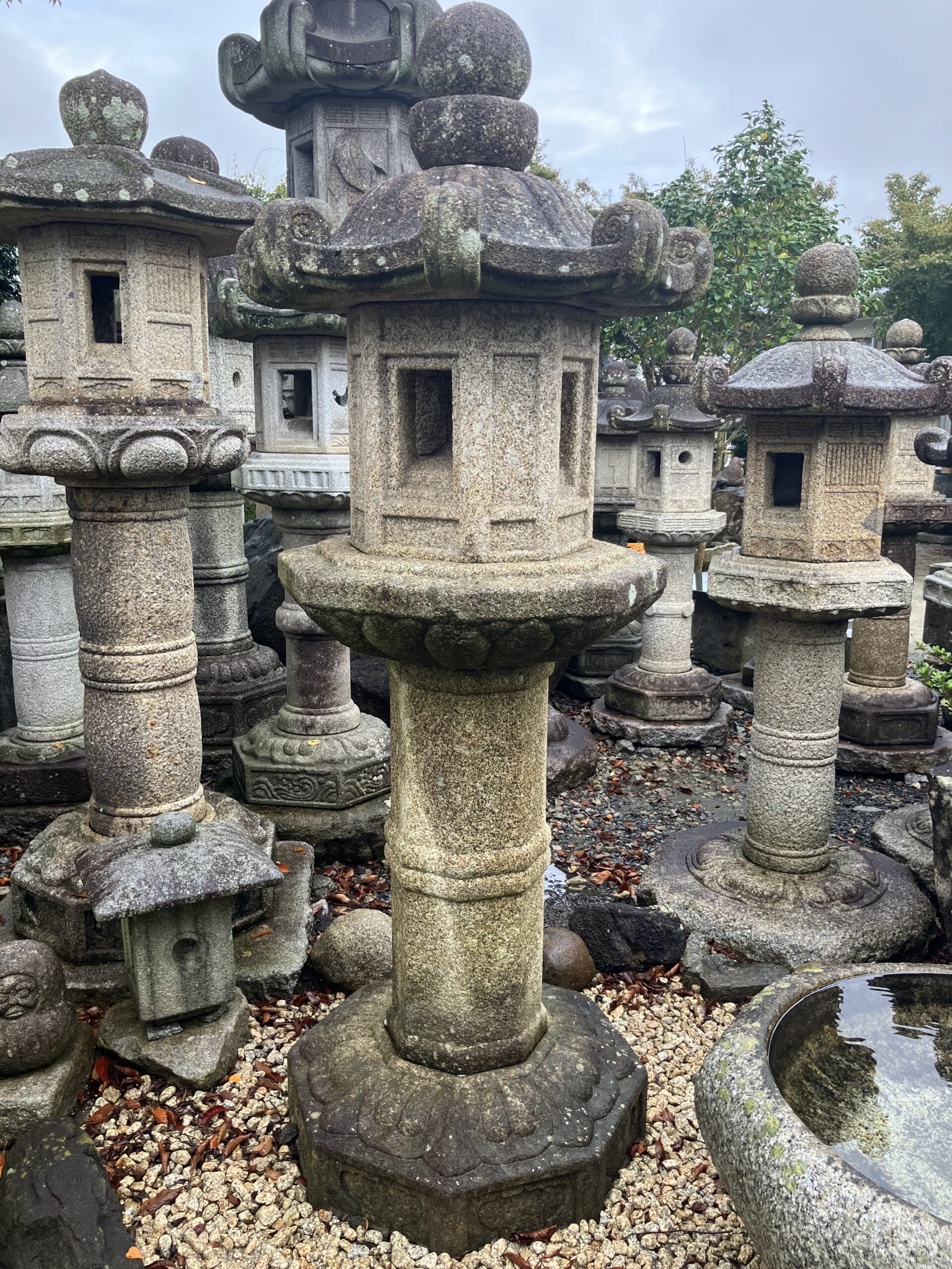 清滝形台付灯籠