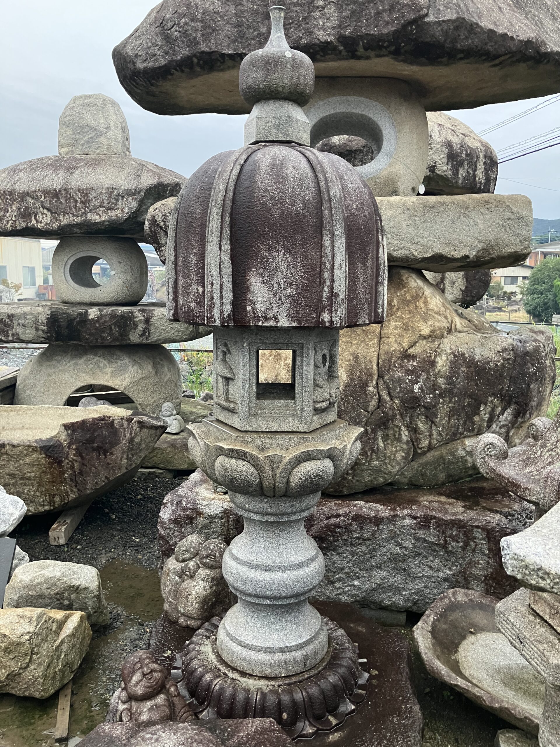 濡鷺形台付石灯籠