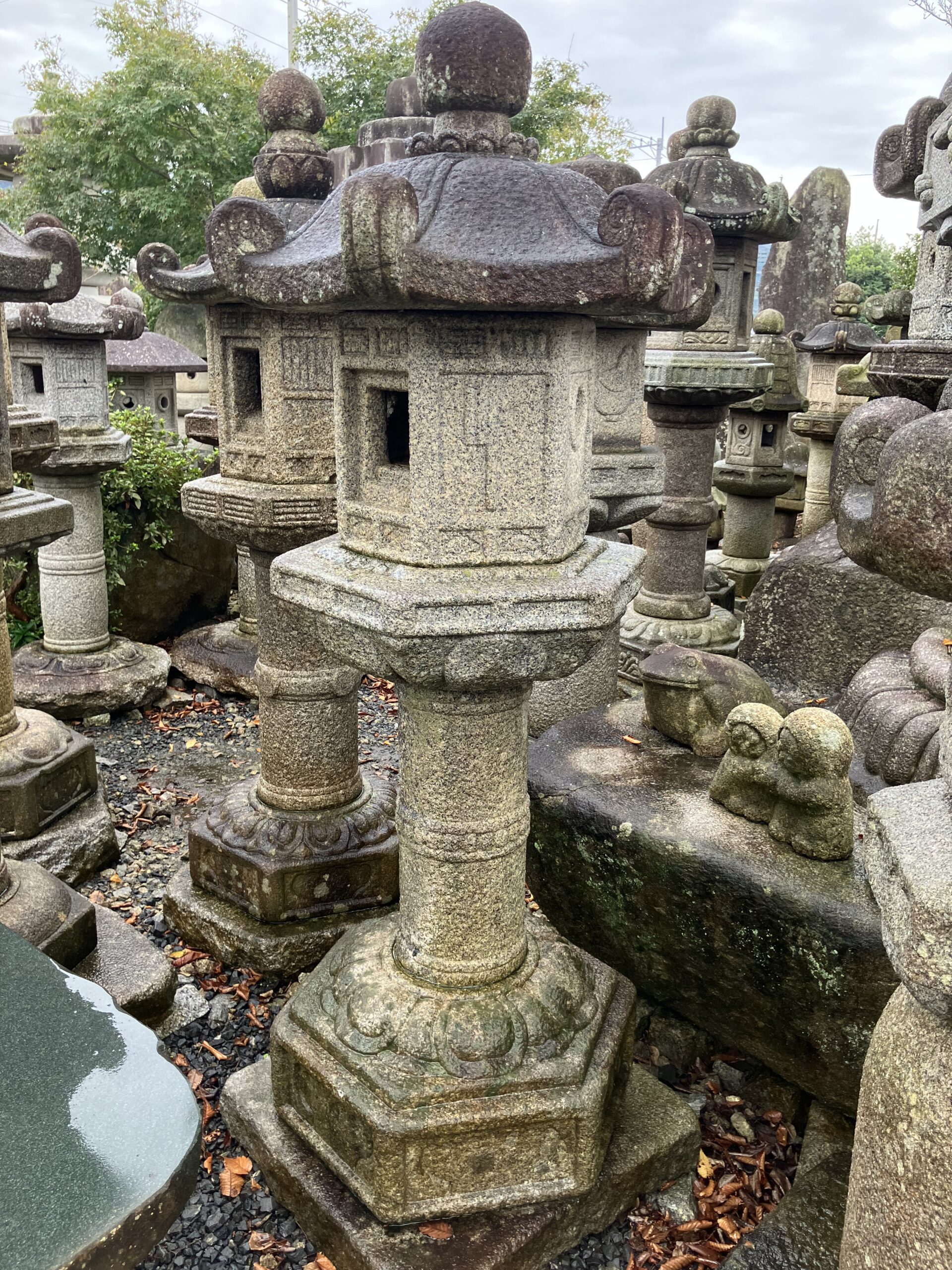 石清水形台付灯籠