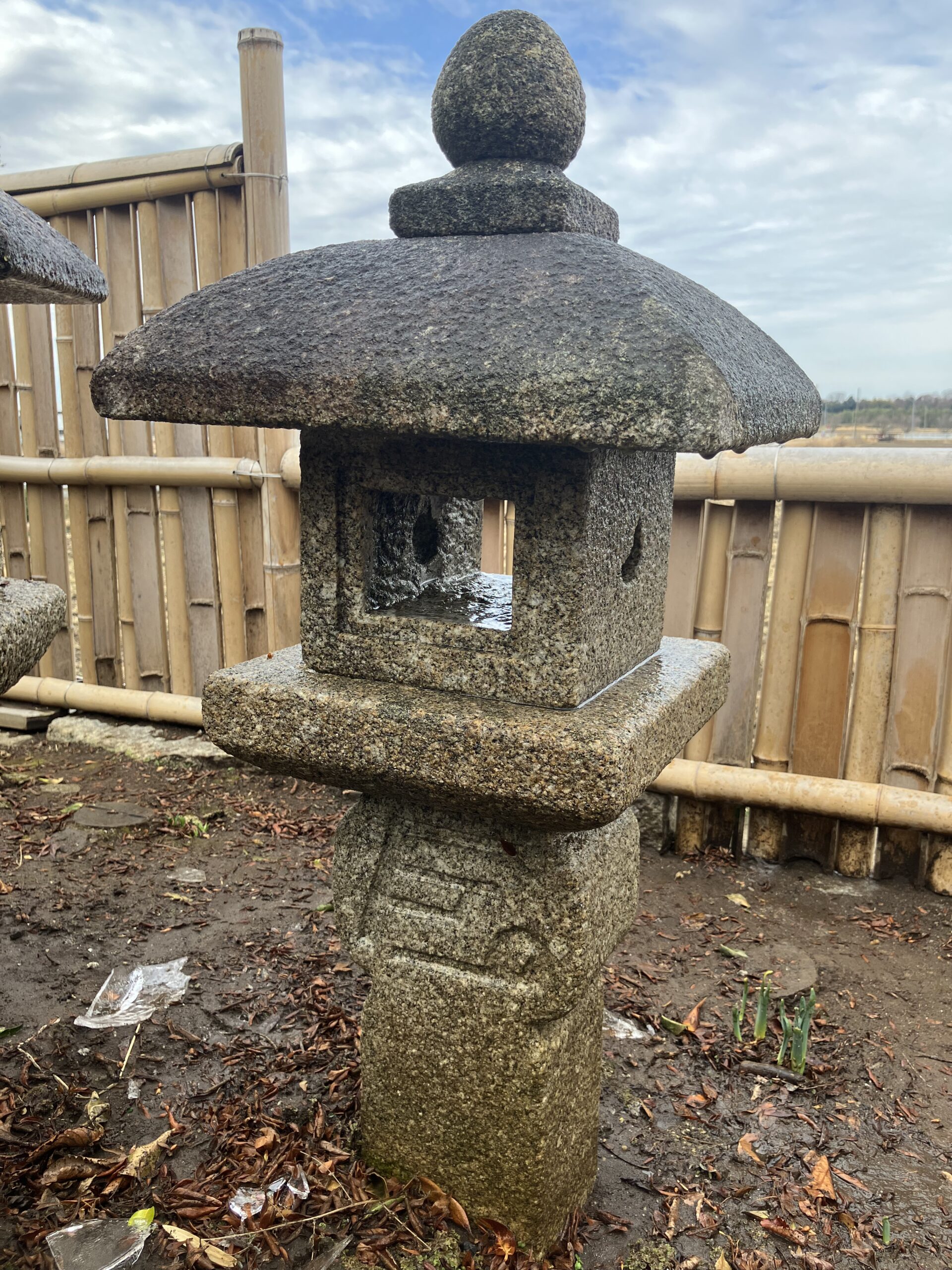 織部形生込灯籠