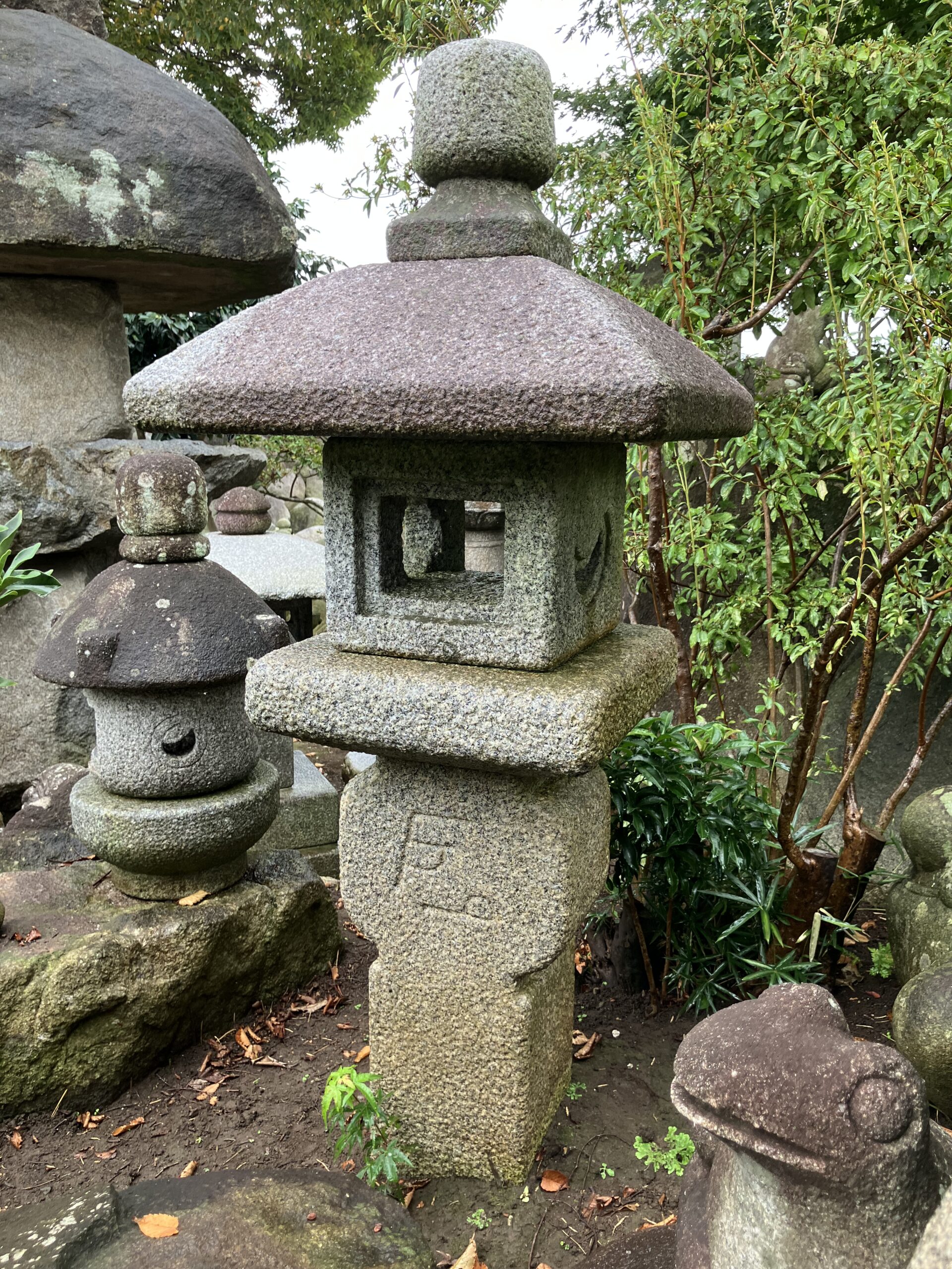 織部形生込灯籠