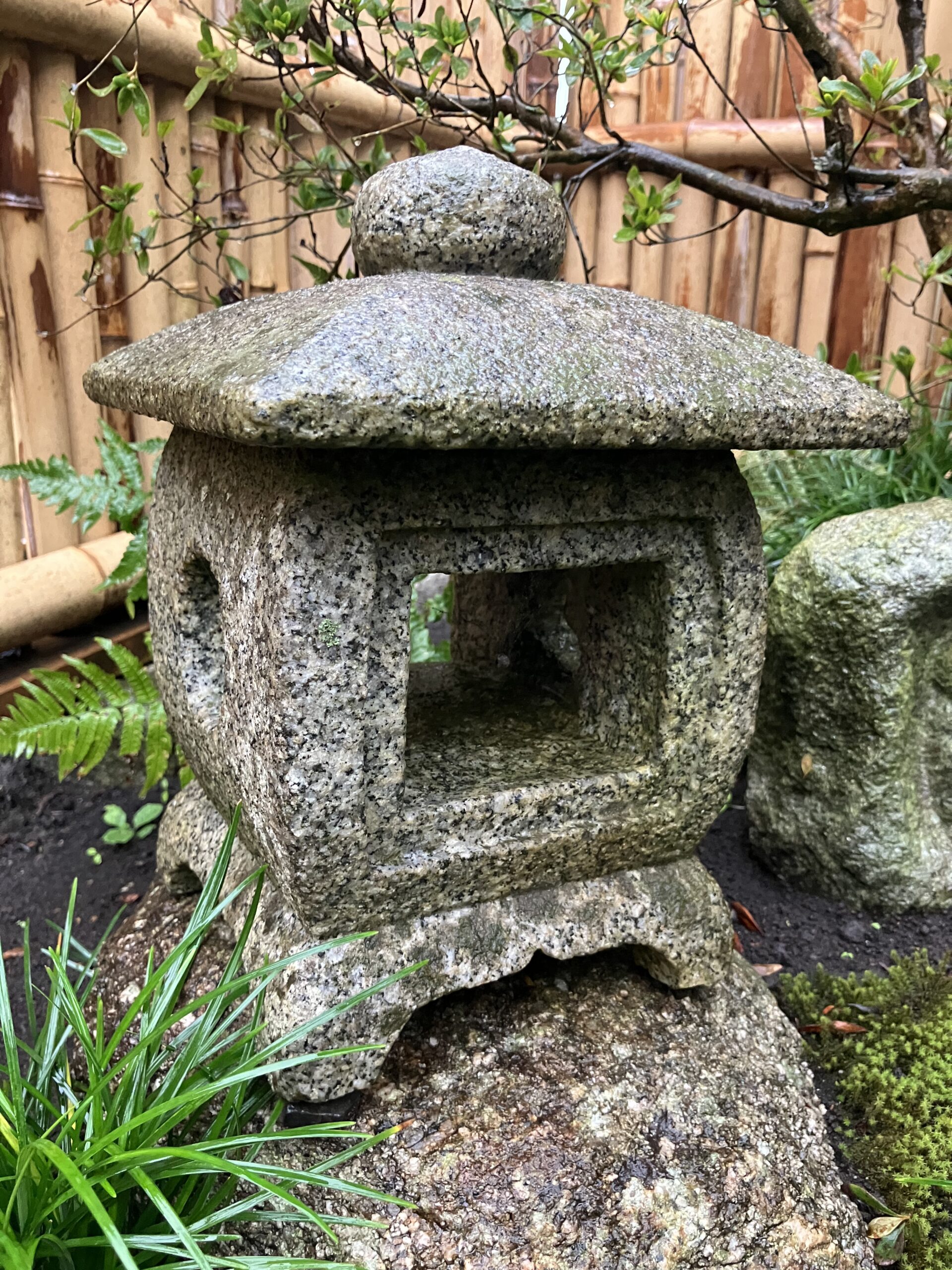 茶屋形置石灯籠