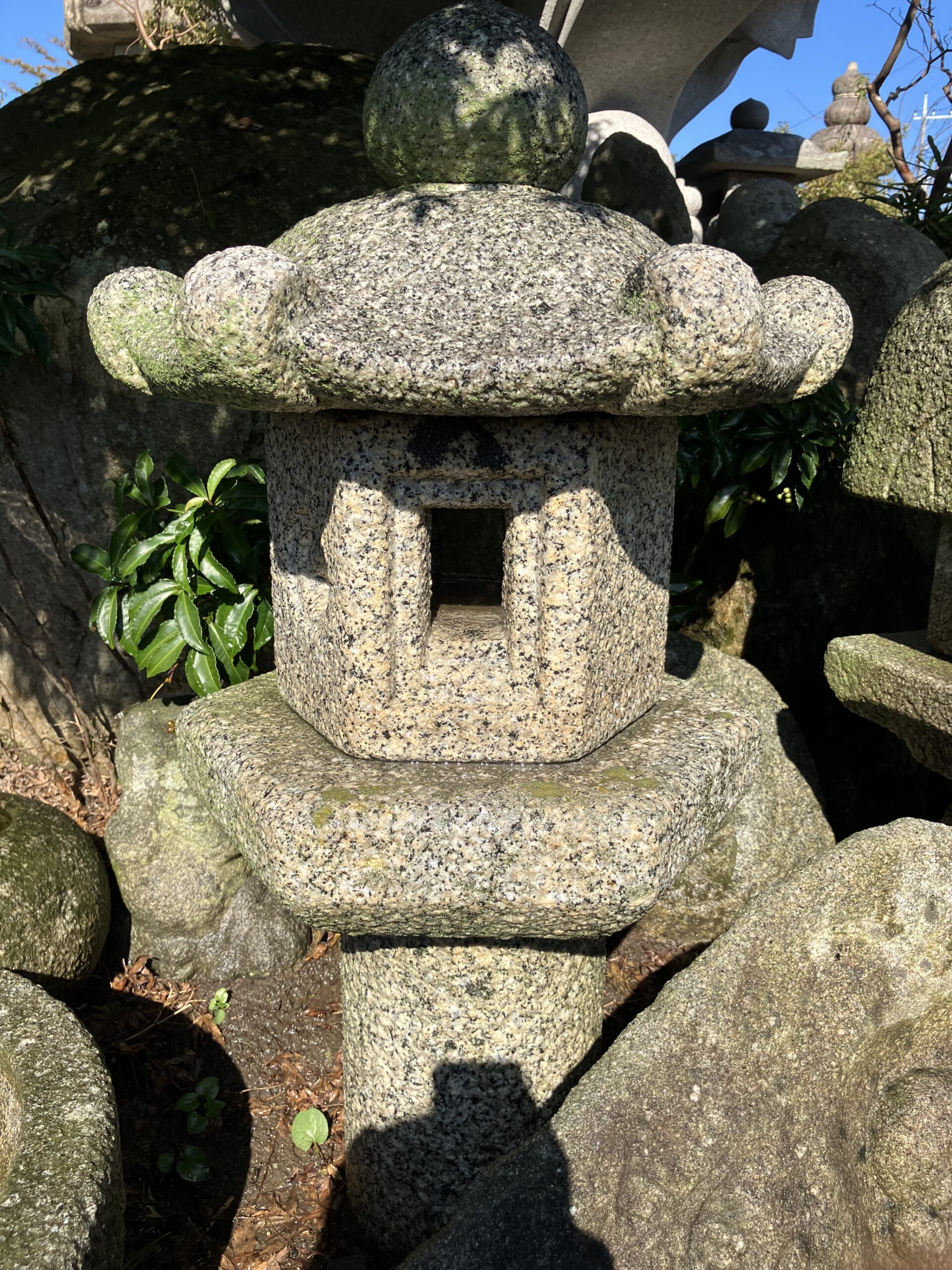 蕨手付形生込灯籠