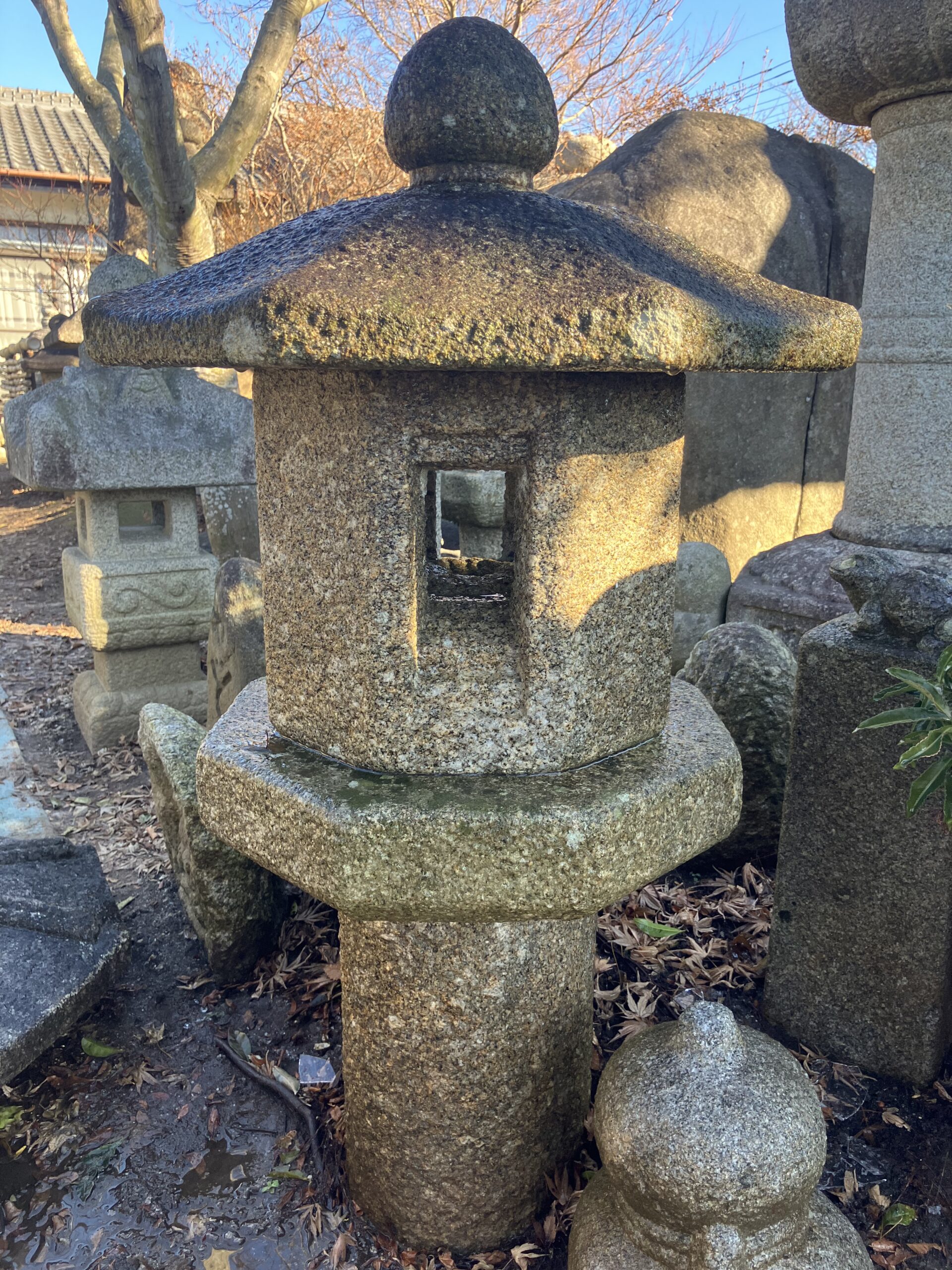 薄露地形生込灯籠