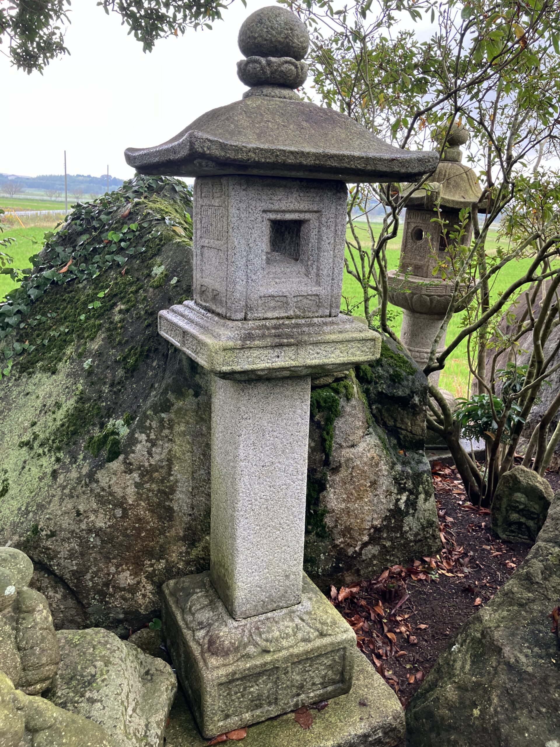 西ノ屋形台付灯籠