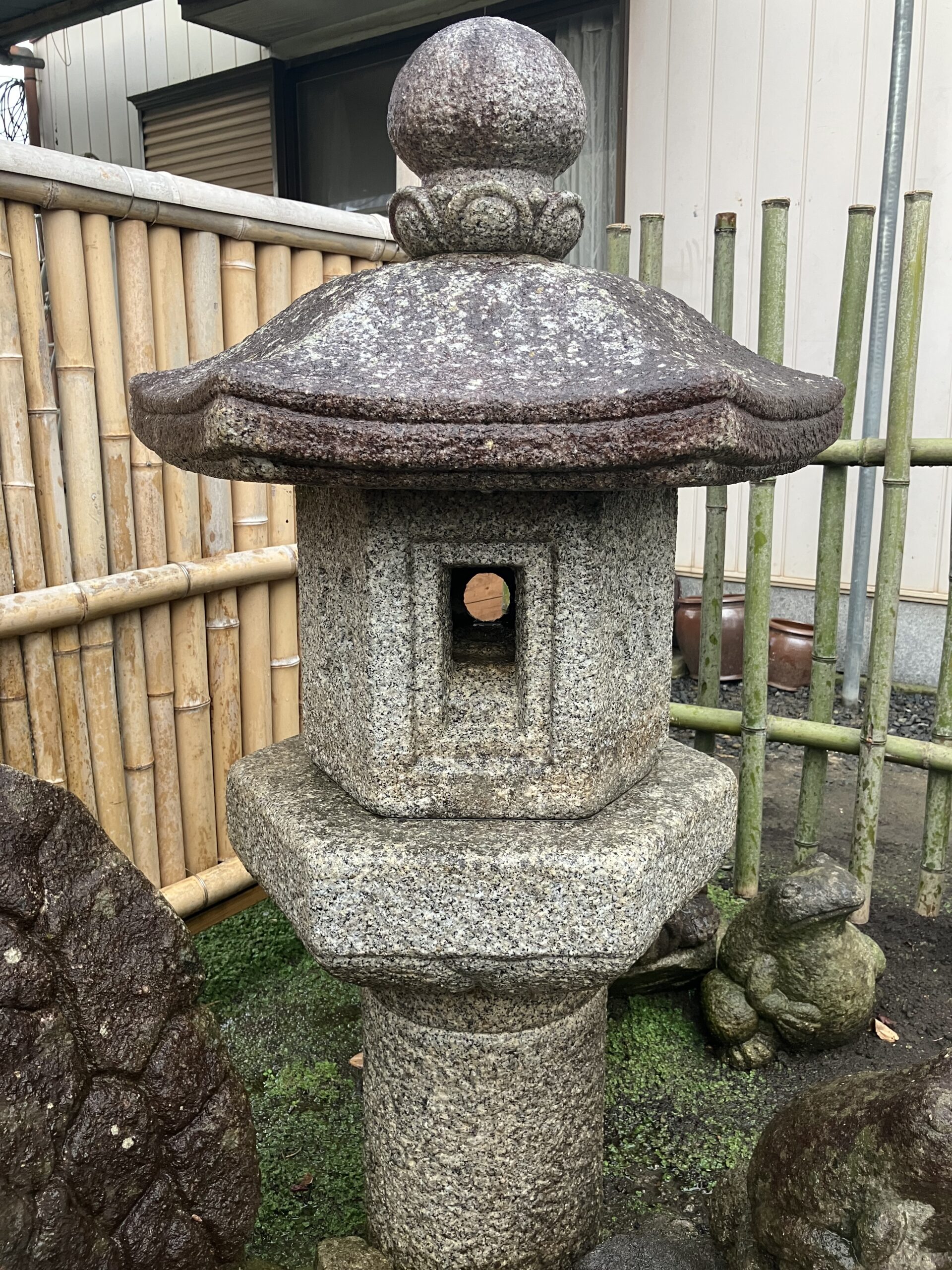 道明寺形生込灯籠