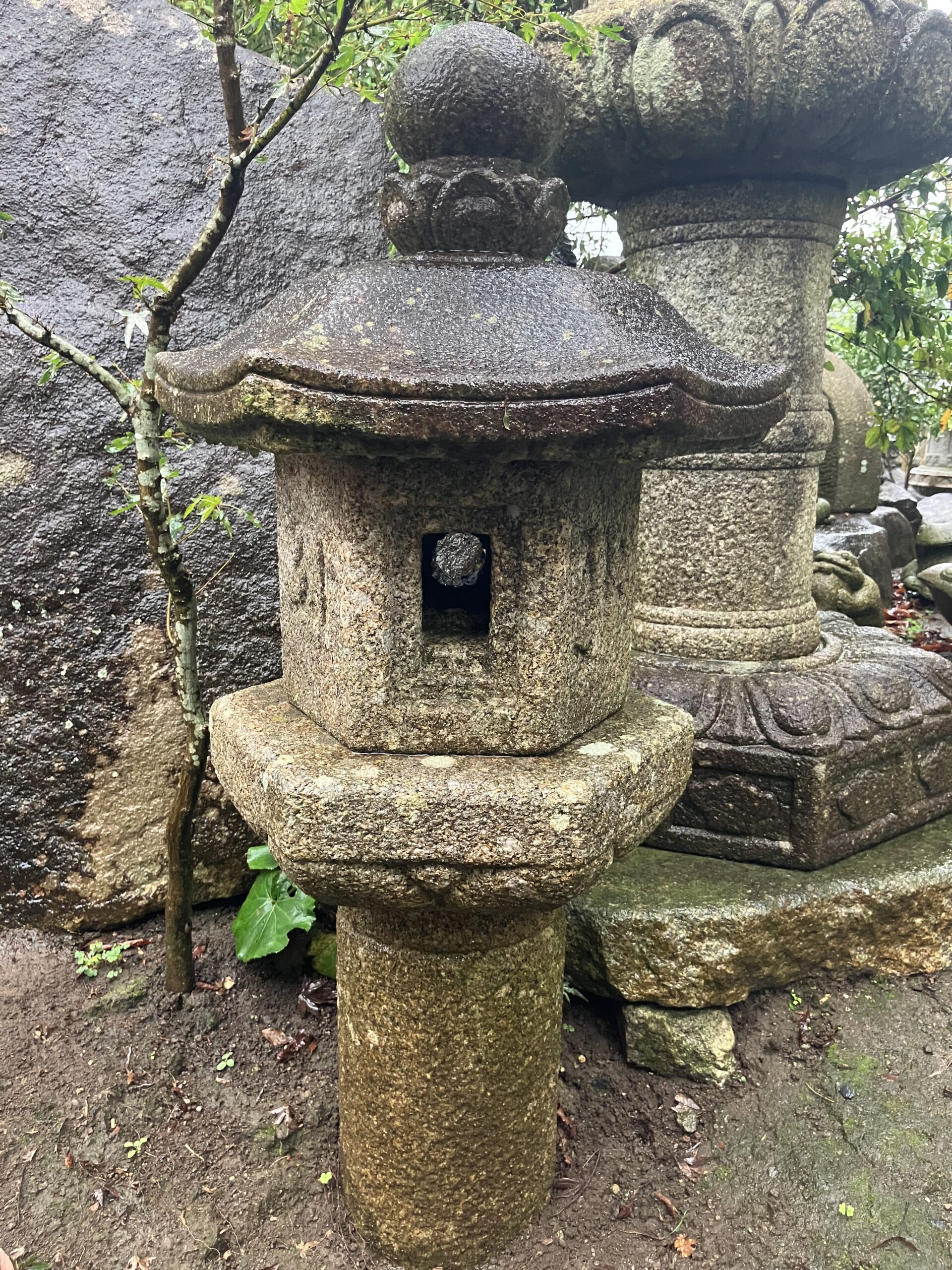 道明寺形生込灯籠