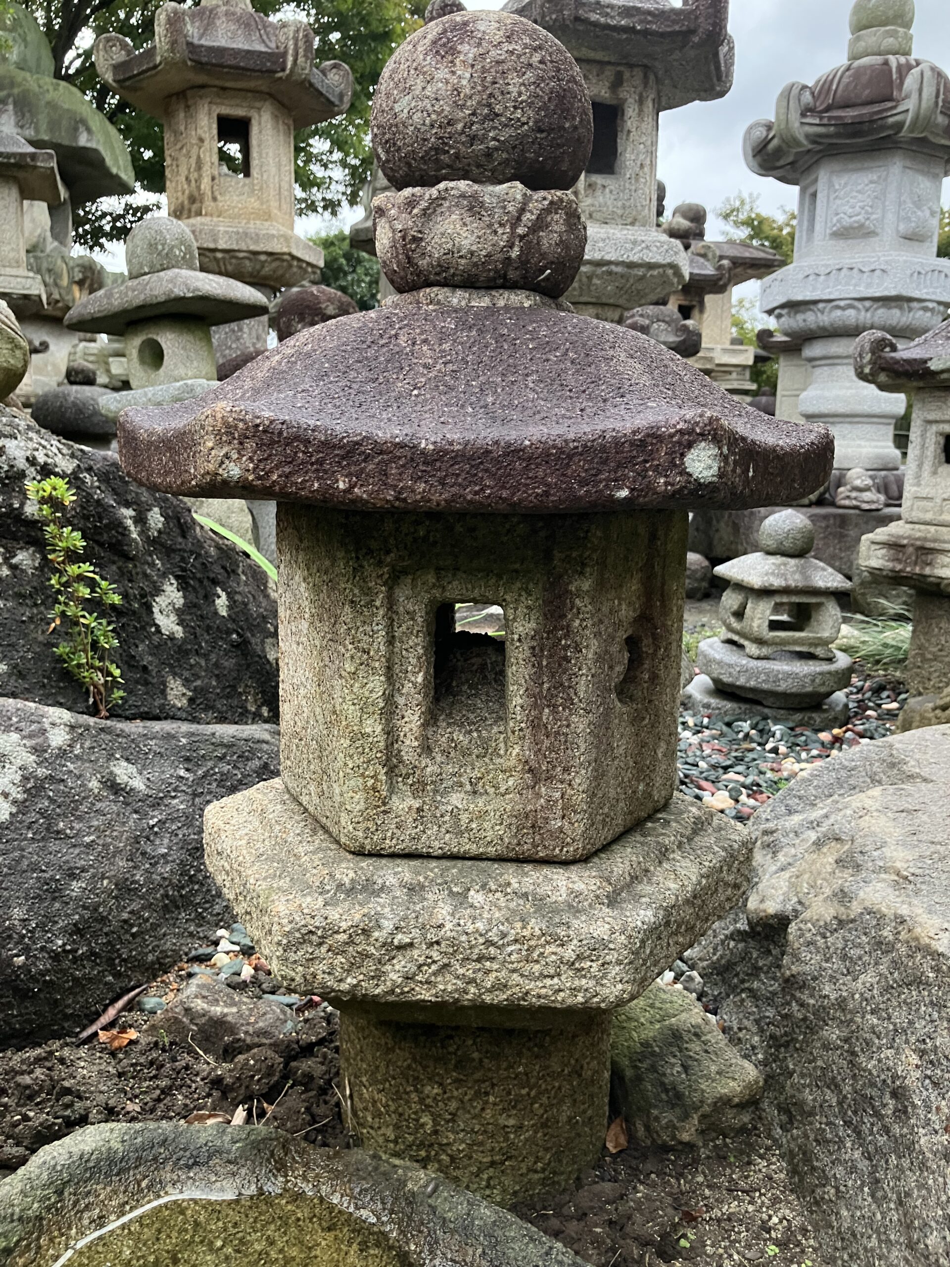 道明寺形生込灯籠